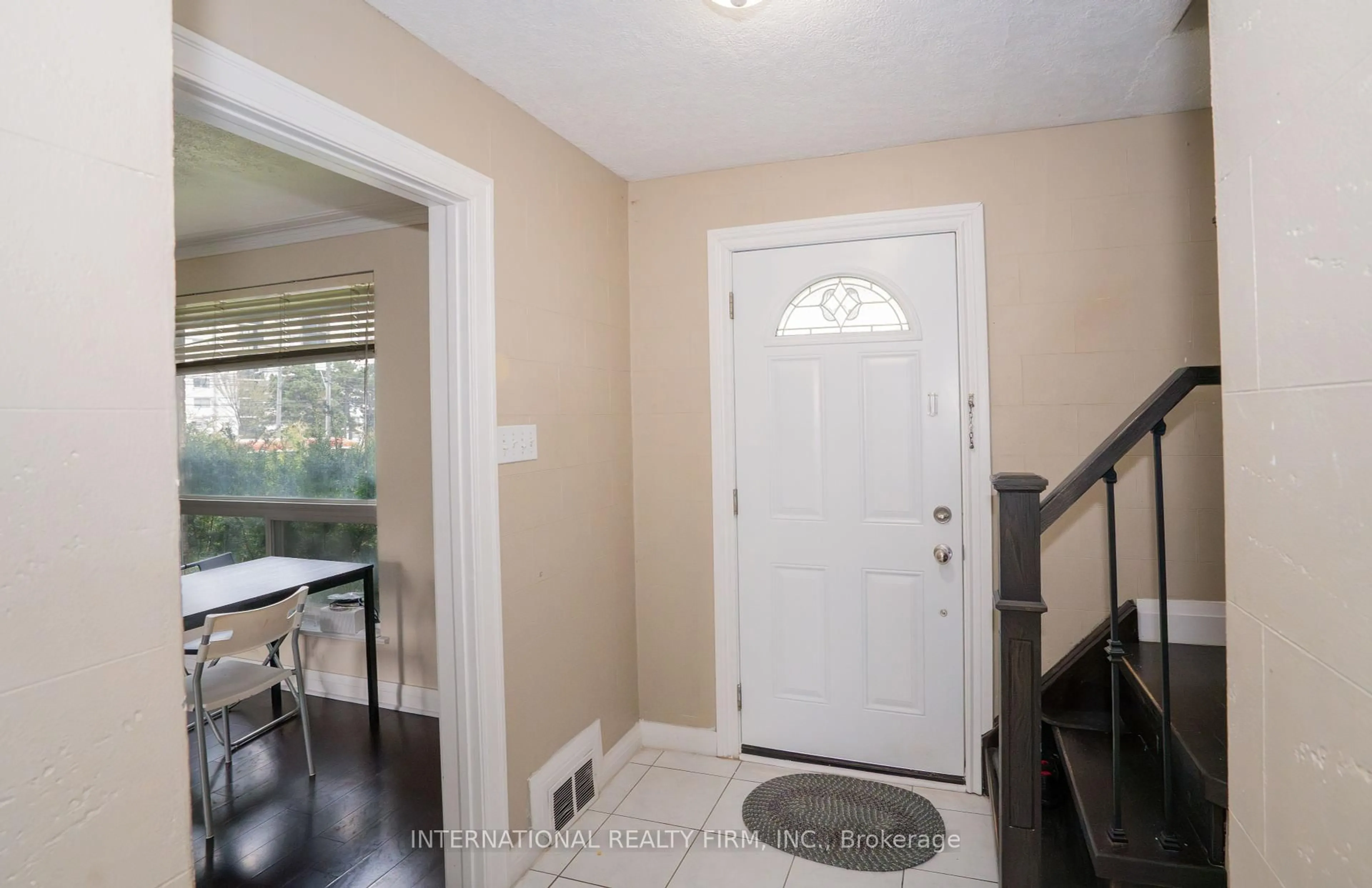 Indoor entryway for 224 King St, Toronto Ontario M9N 1L7