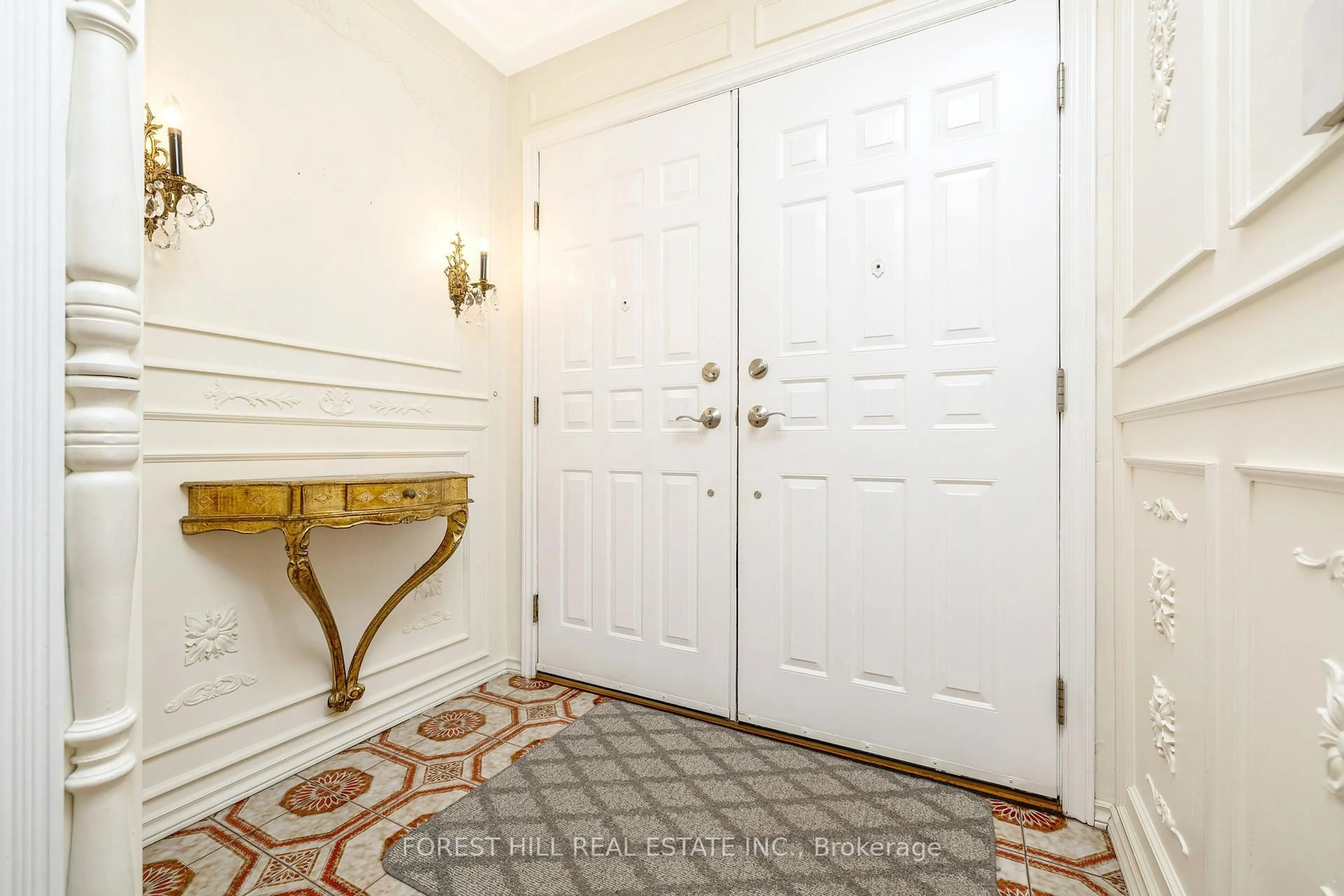 Indoor entryway for 3441 Charmaine Hts, Mississauga Ontario L5A 3C2