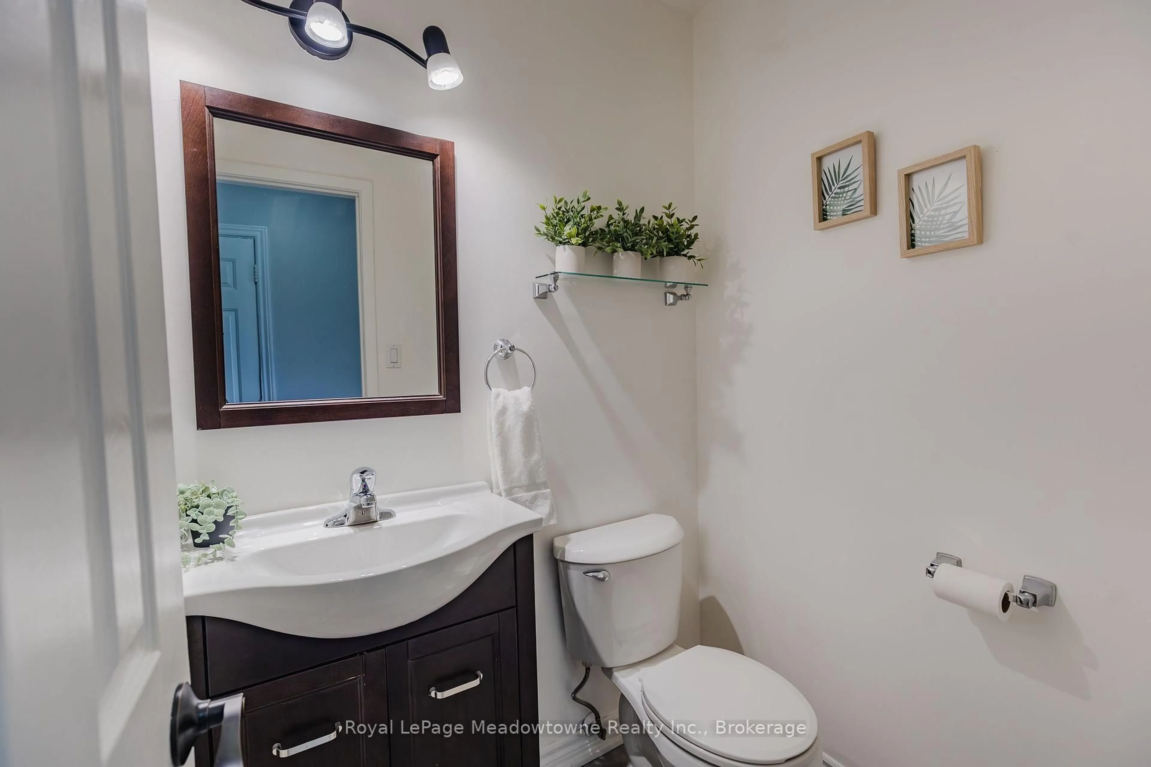 Standard bathroom, ceramic/tile floor for 6240 Montevideo Rd #42, Mississauga Ontario L5N 2N7