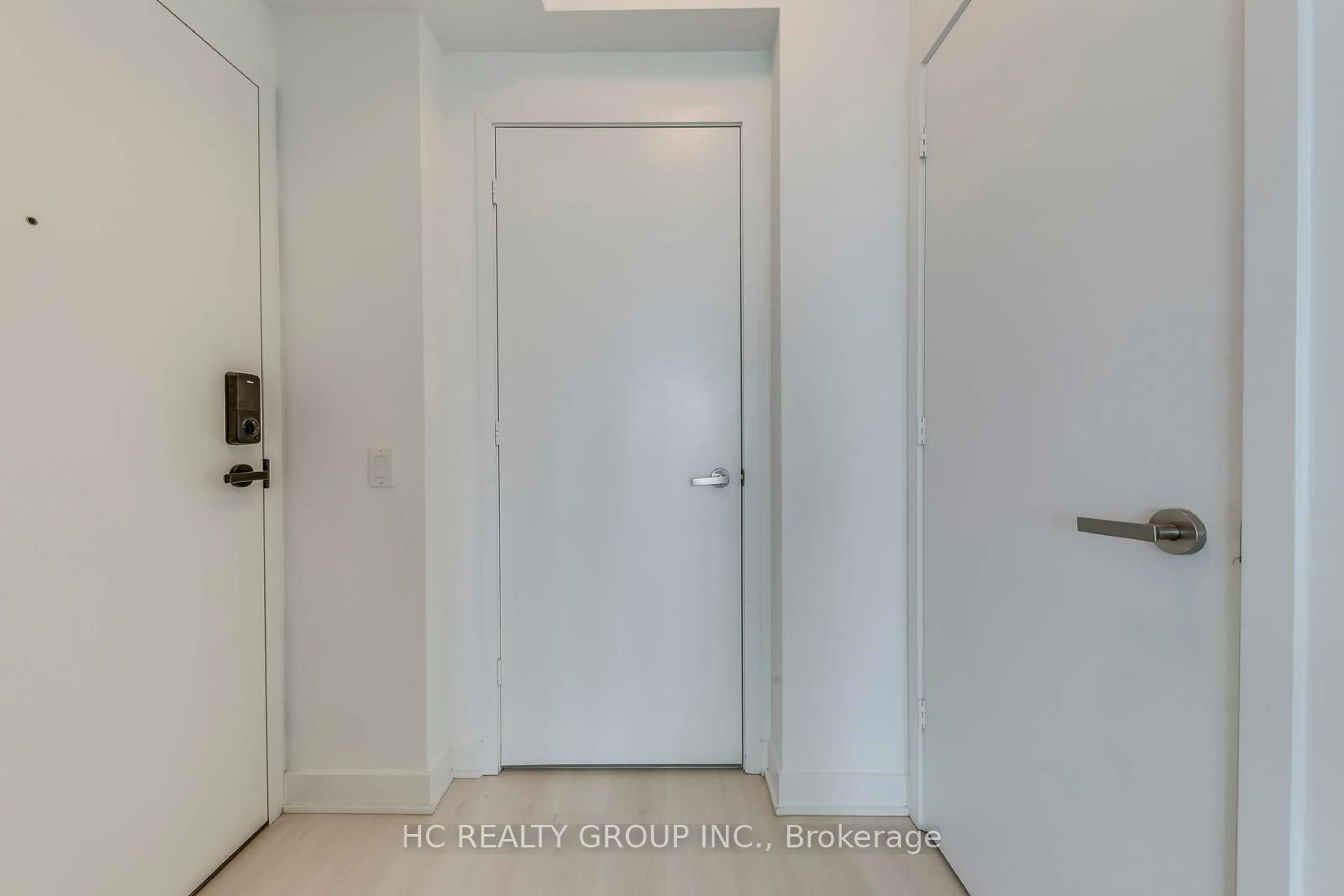 Indoor entryway for 3900 Confederation Pkwy #2805, Mississauga Ontario L5B 0M3