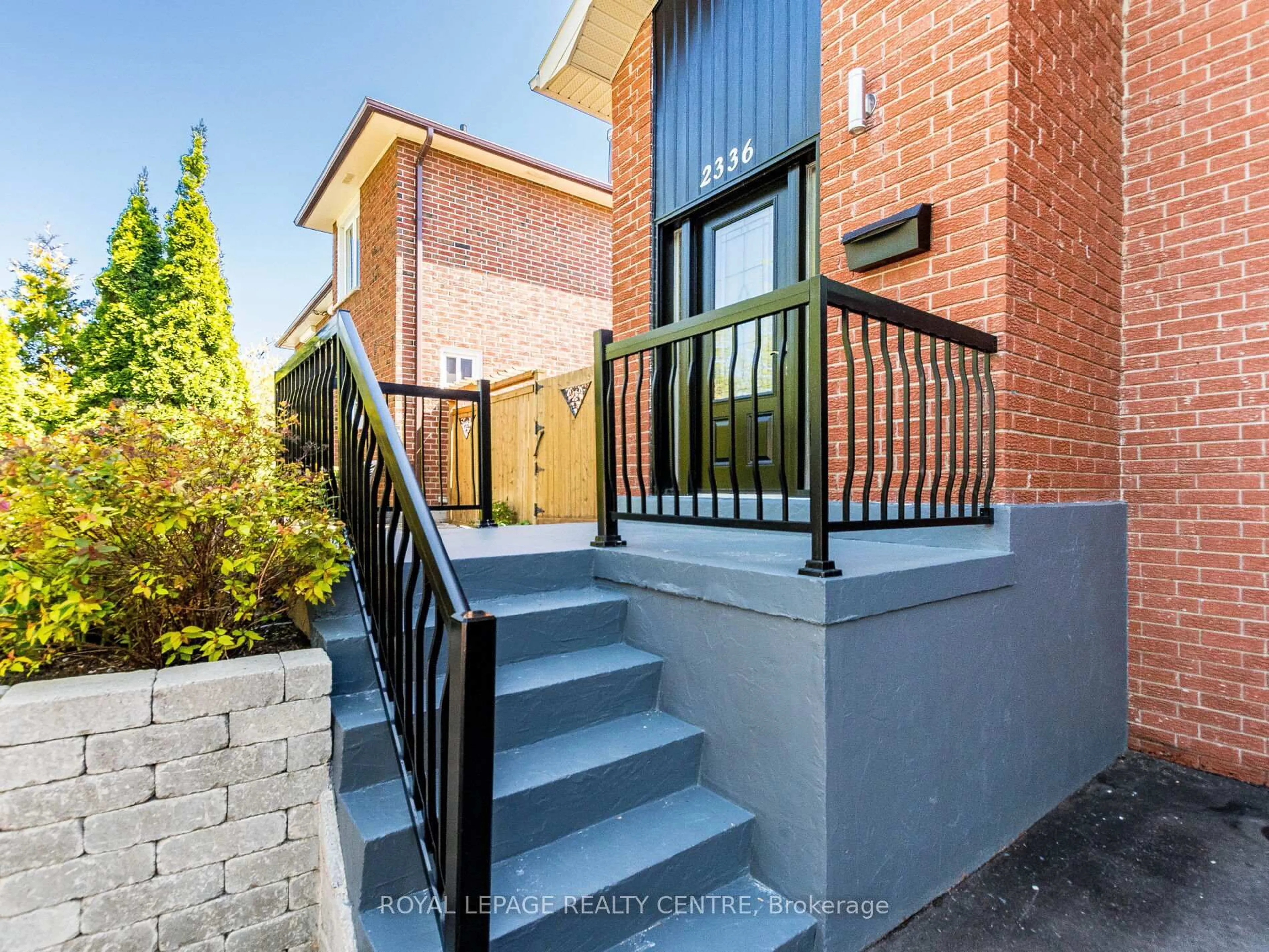 Home with brick exterior material, street for 2336 Chilsworthy Ave, Mississauga Ontario L5B 2R1