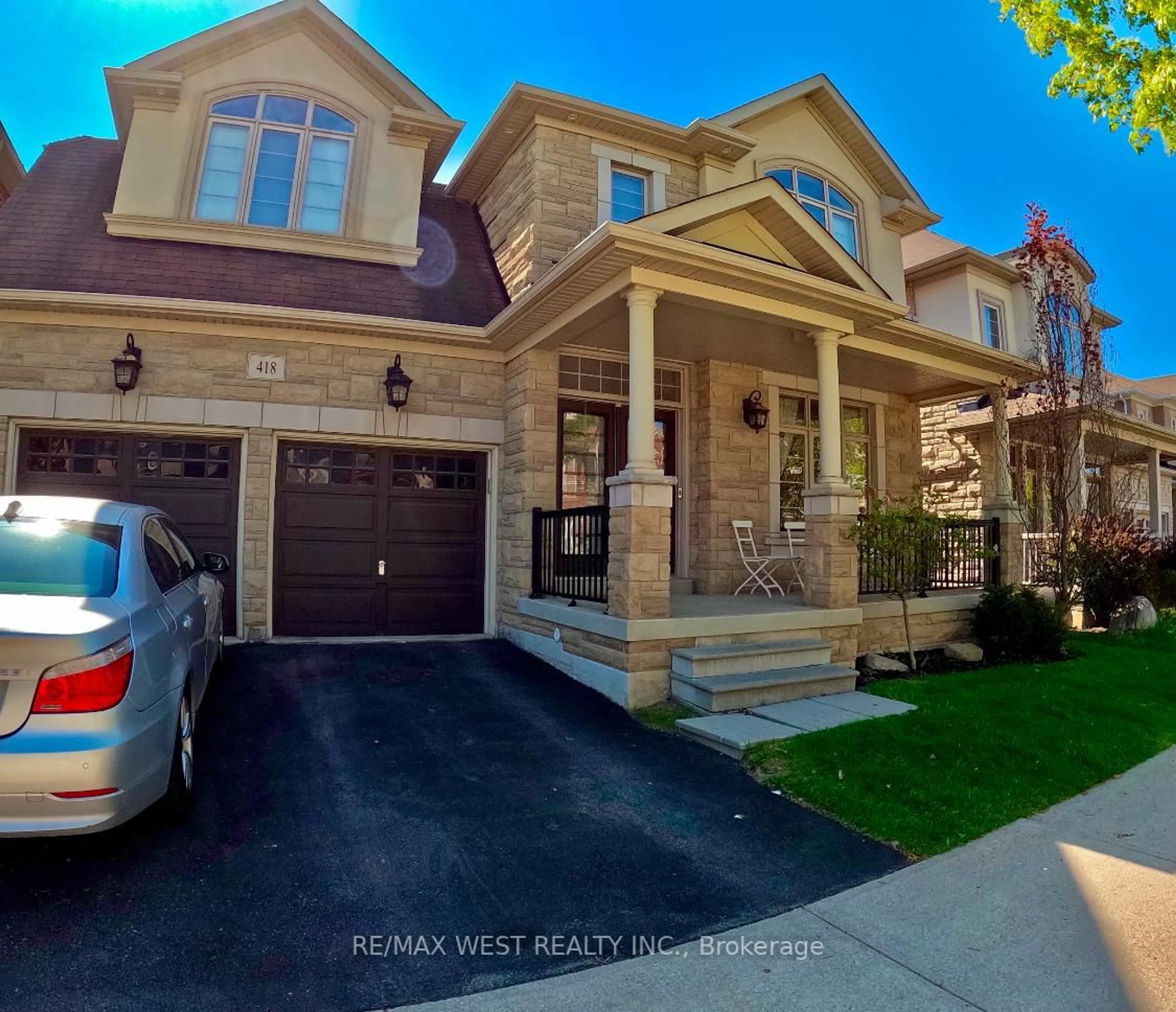 Home with brick exterior material, street for 418 Hidden Trail Circ, Oakville Ontario L6J 0N7