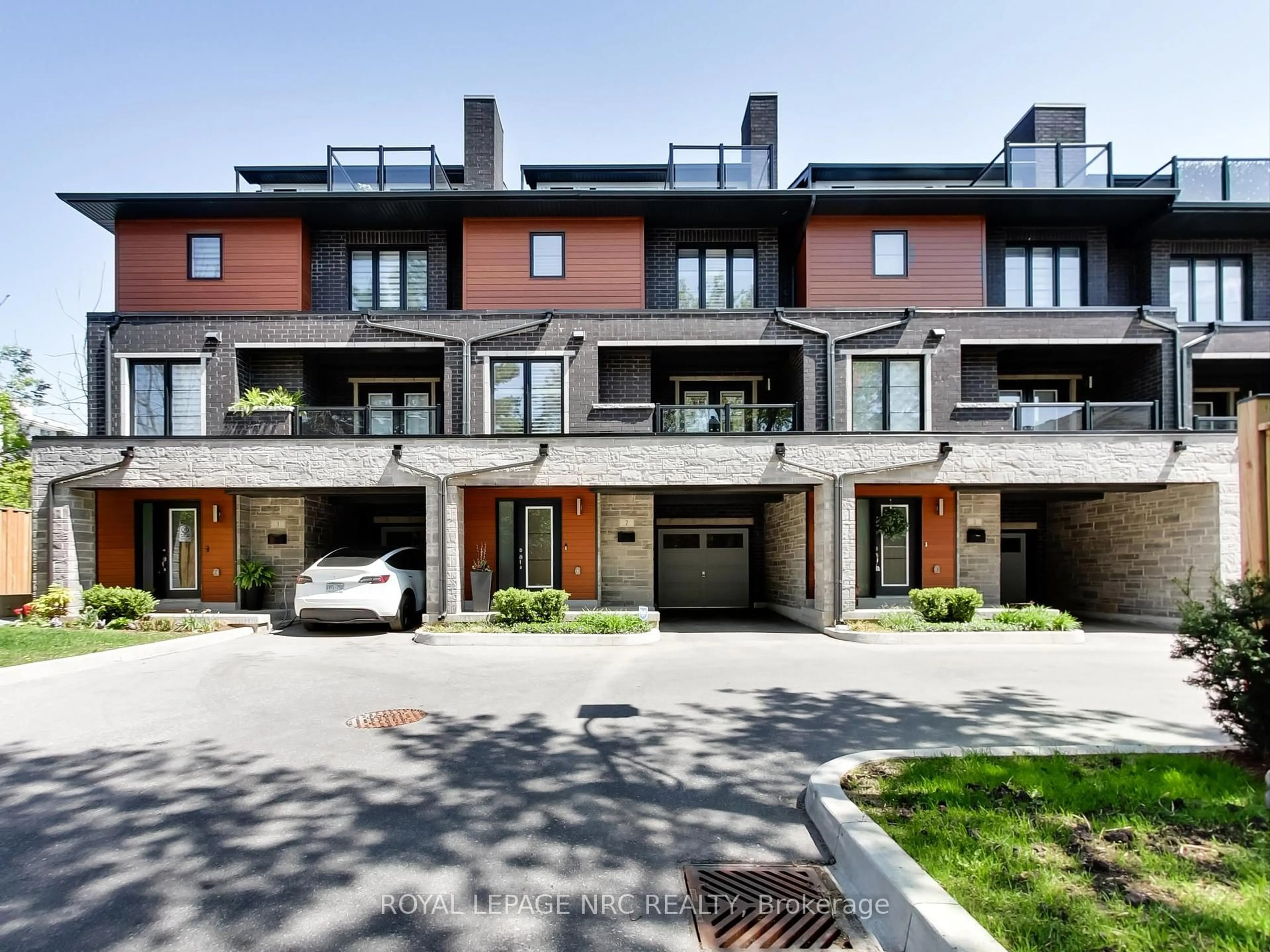 Home with brick exterior material, street for 2071 Ghent Ave #2, Burlington Ontario L7R 1Y4