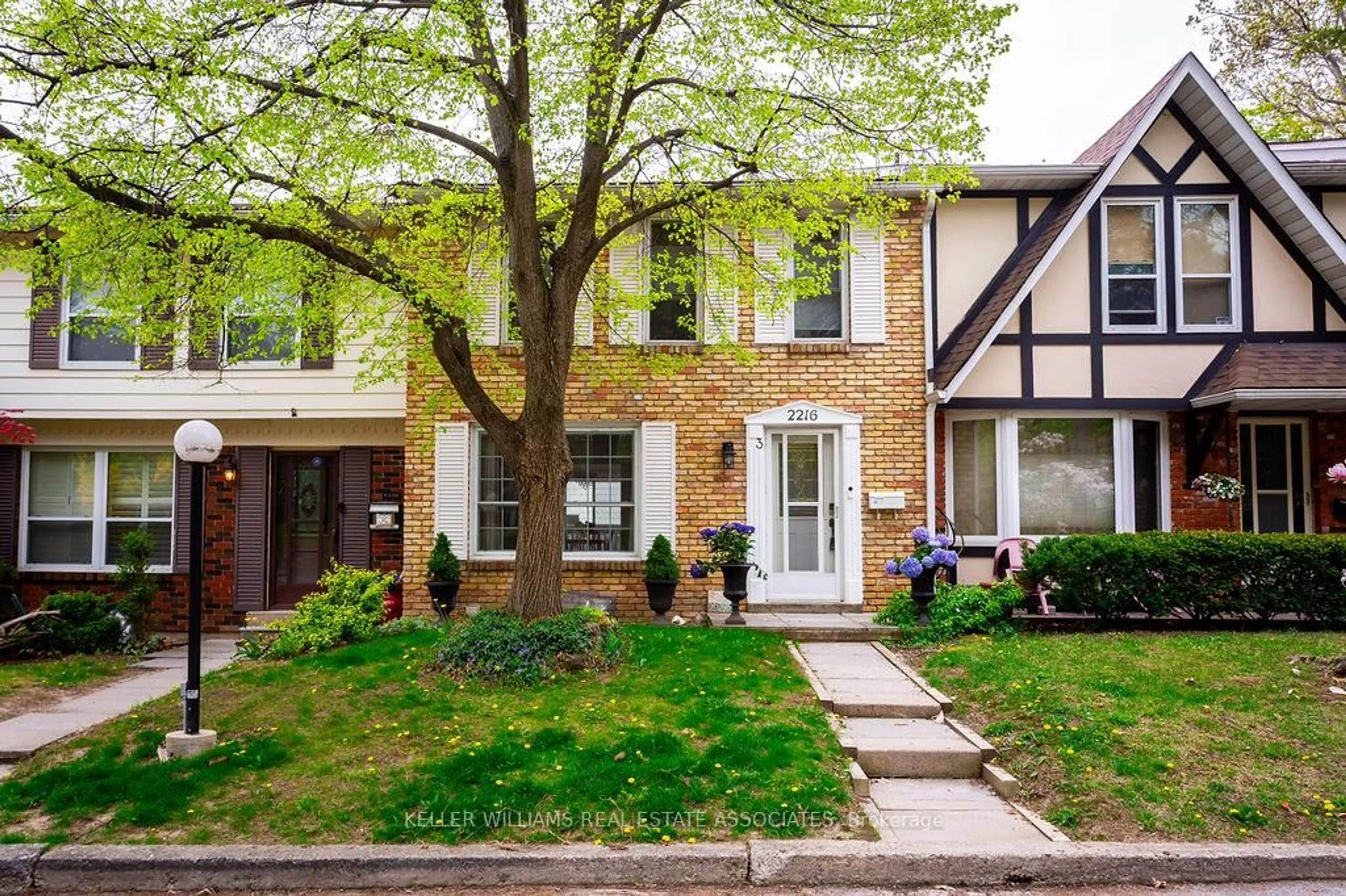Home with brick exterior material, street for 2216 Upper Middle Rd #3, Burlington Ontario L7P 2Z9