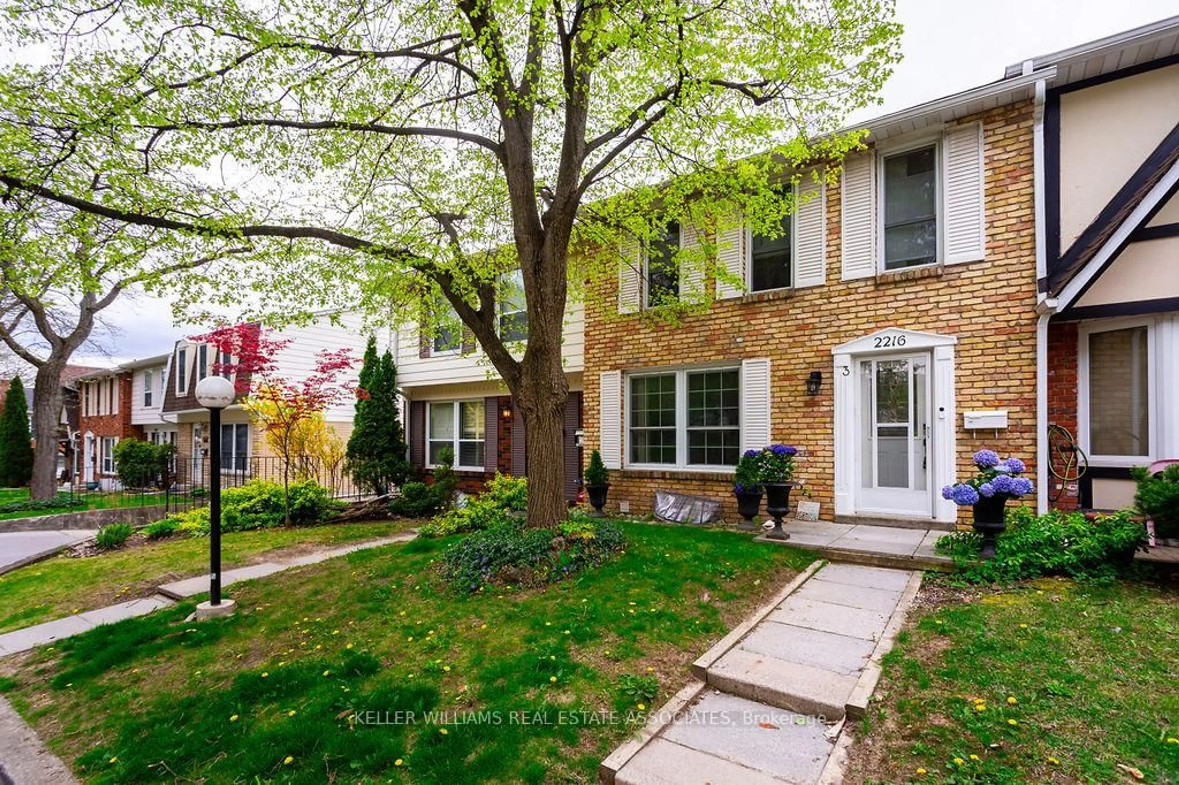 Home with brick exterior material, street for 2216 Upper Middle Rd #3, Burlington Ontario L7P 2Z9