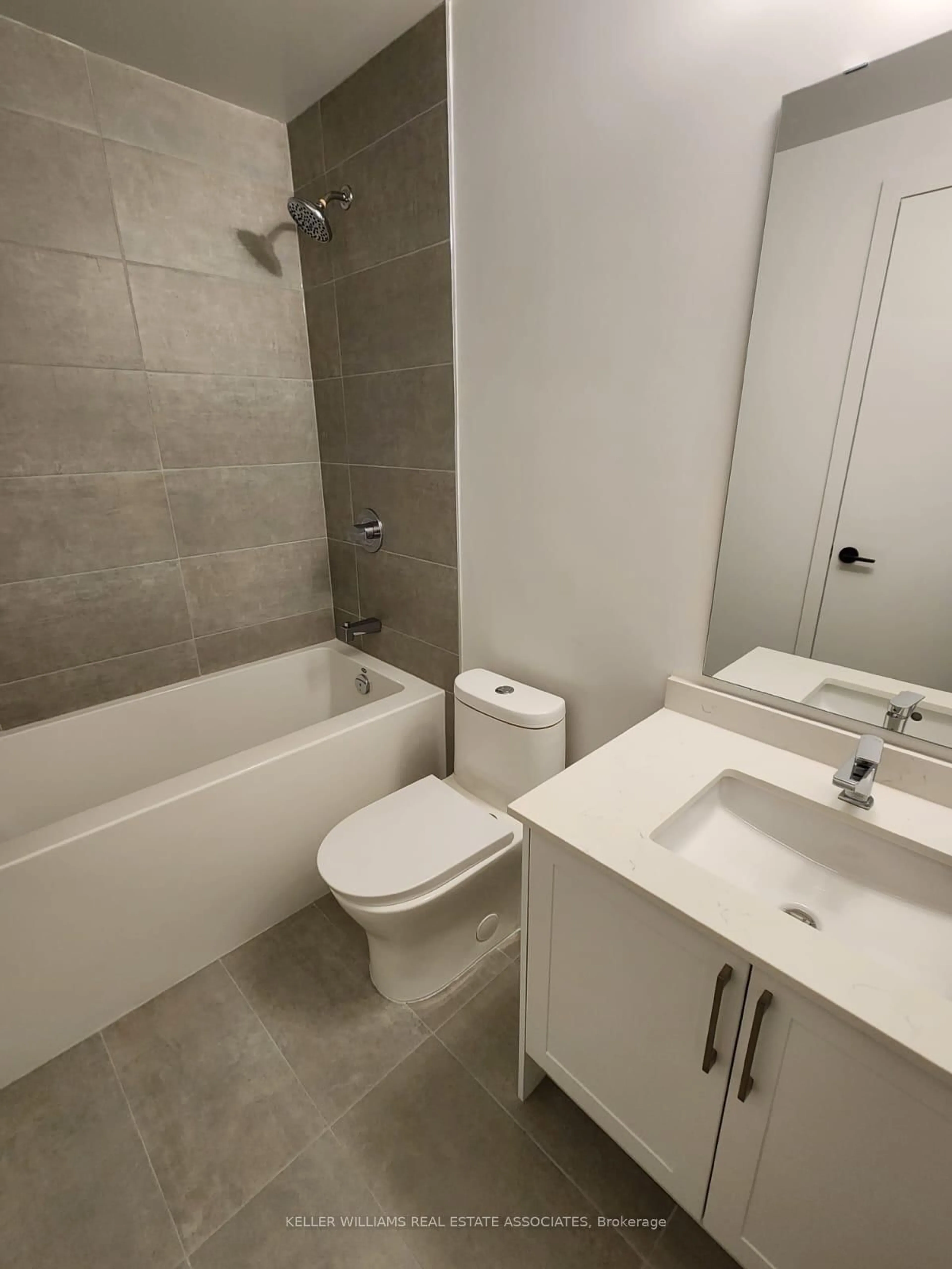 Standard bathroom, ceramic/tile floor for 2450 Old Bronte Rd #204, Oakville Ontario L6M 4J2