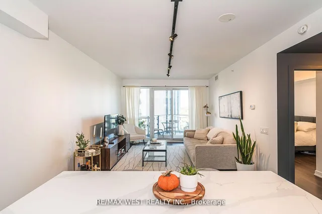 Additional property image - 10 Park Lawn Rd Unit 1705