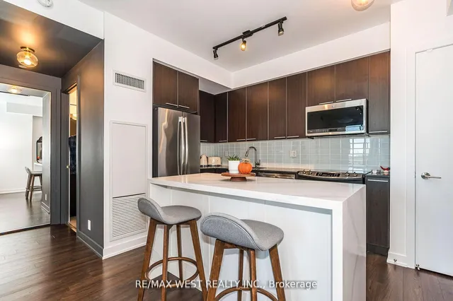 Additional property image - 10 Park Lawn Rd Unit 1705