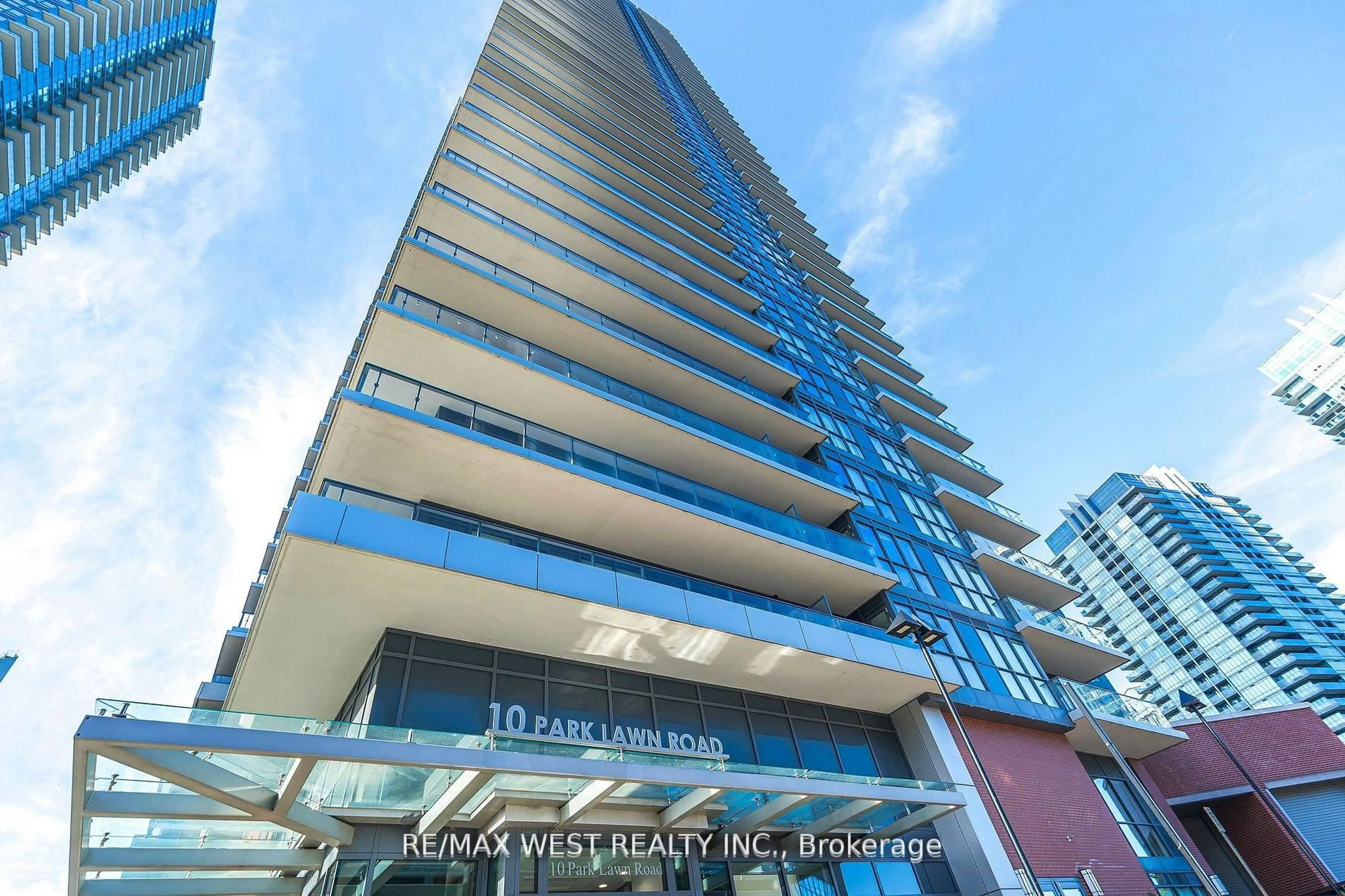 Indoor foyer for 10 Park Lawn Rd #1705, Toronto Ontario M8Y 3H8