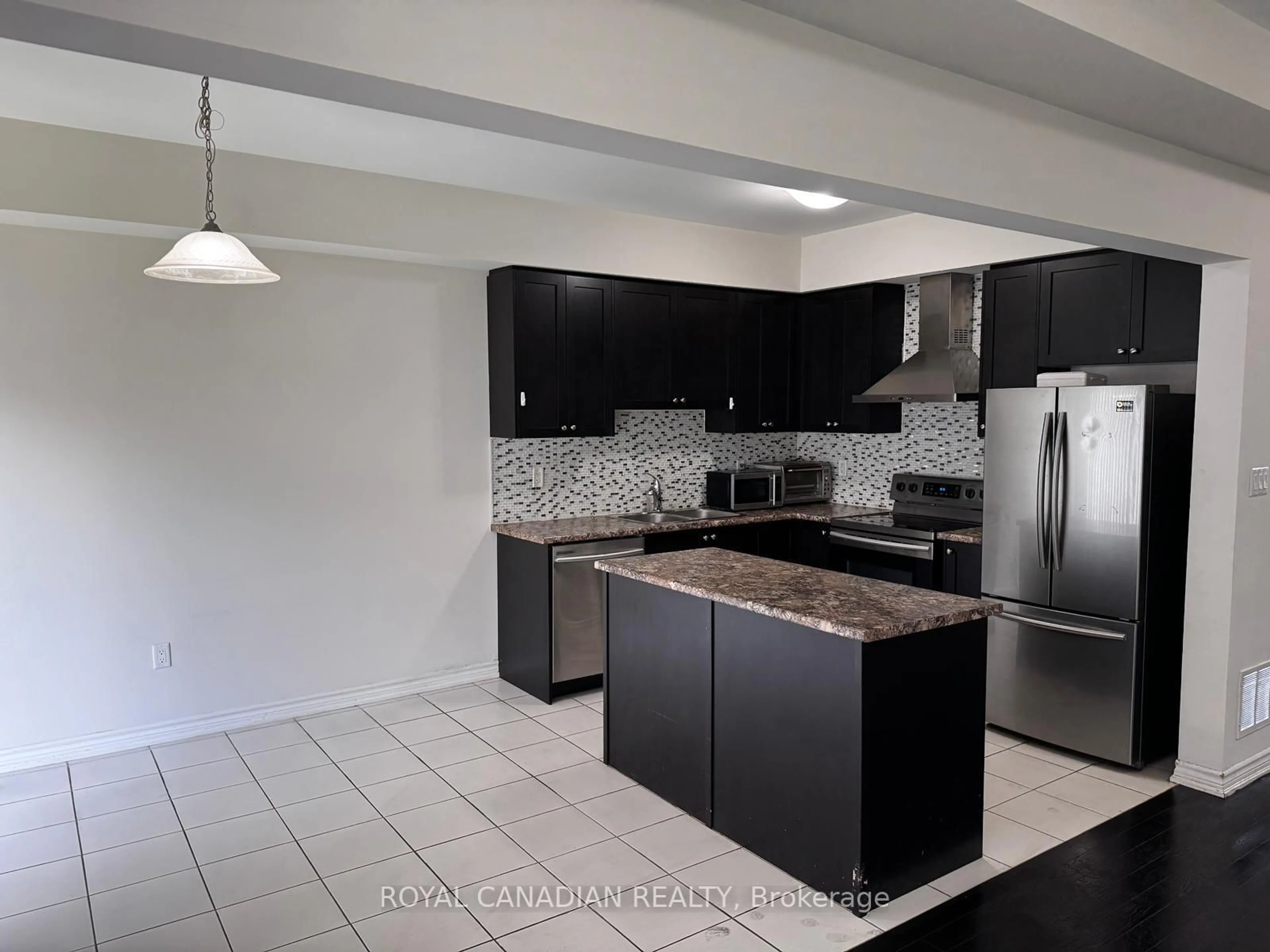 Open concept kitchen, ceramic/tile floor for 43 Yarmouth St, Brampton Ontario L7A 4X5