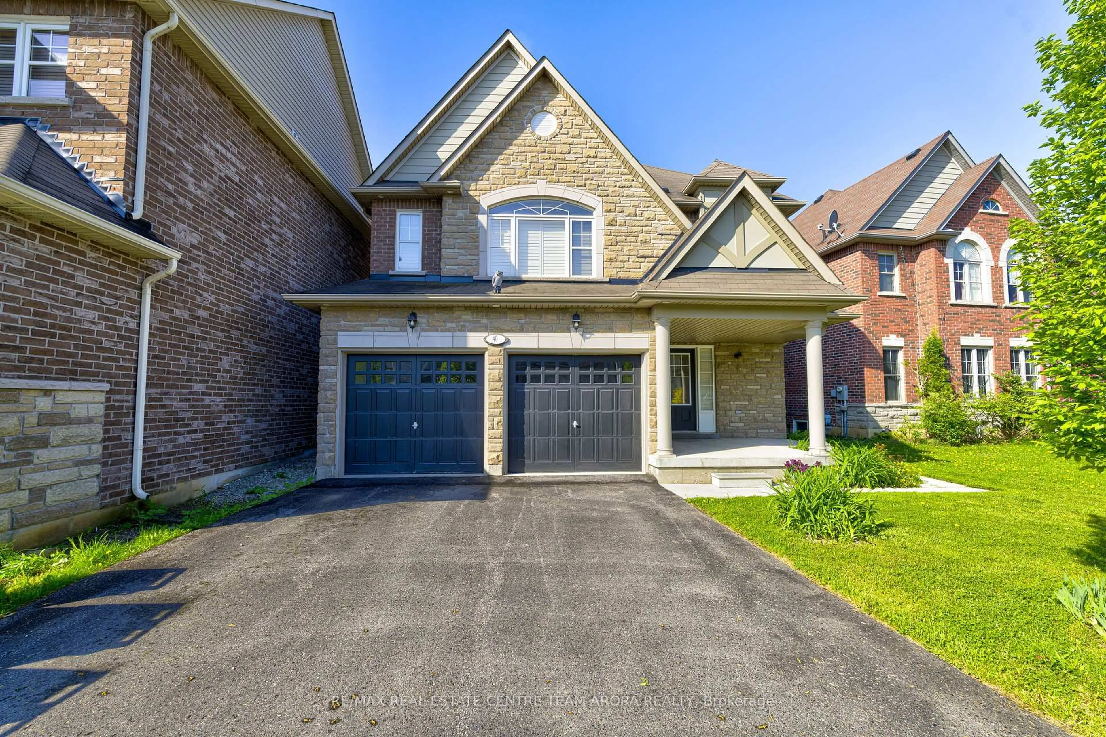 Home with brick exterior material, street for 40 Stephanie Ave, Brampton Ontario L6Y 0R8