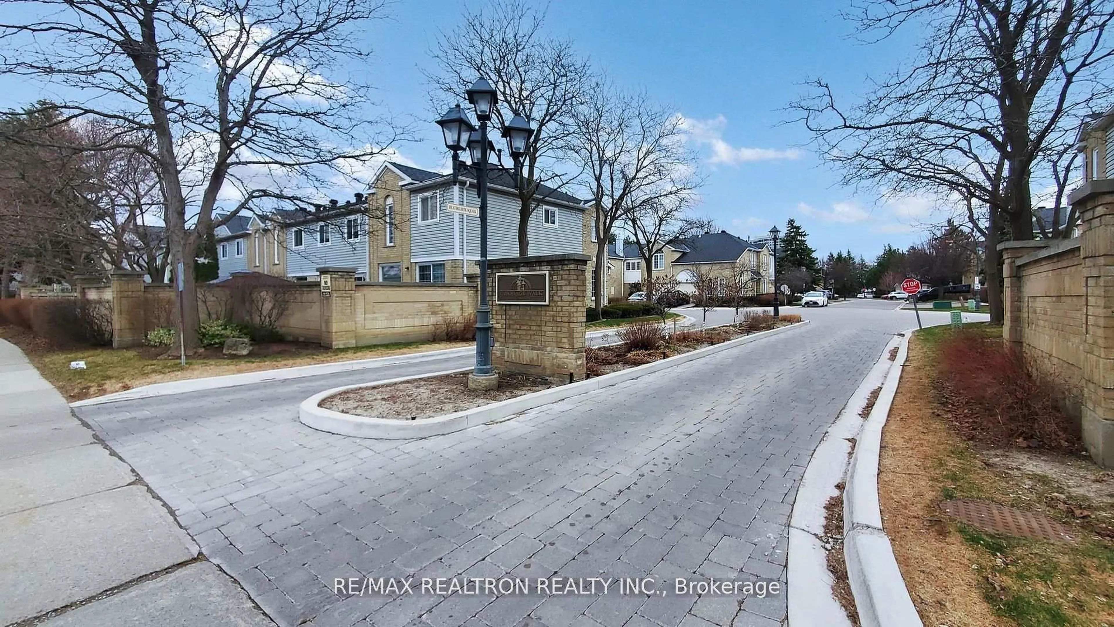 A pic from outside/outdoor area/front of a property/back of a property/a pic from drone, street for 68 Heathcliffe Sq, Brampton Ontario L6S 5R5