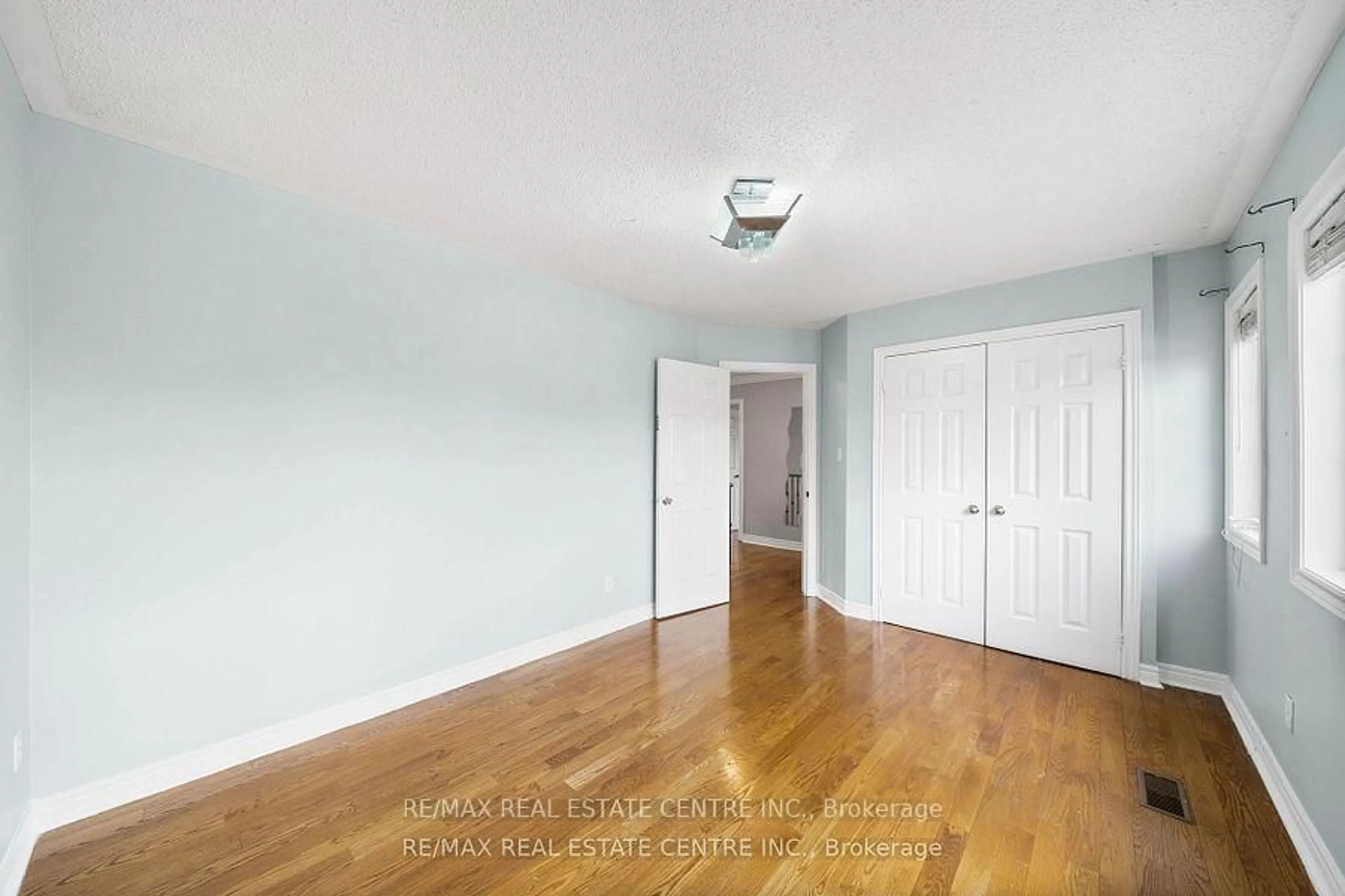 A pic of a room for 49 Hollowgrove Blvd, Brampton Ontario L6P 1A9