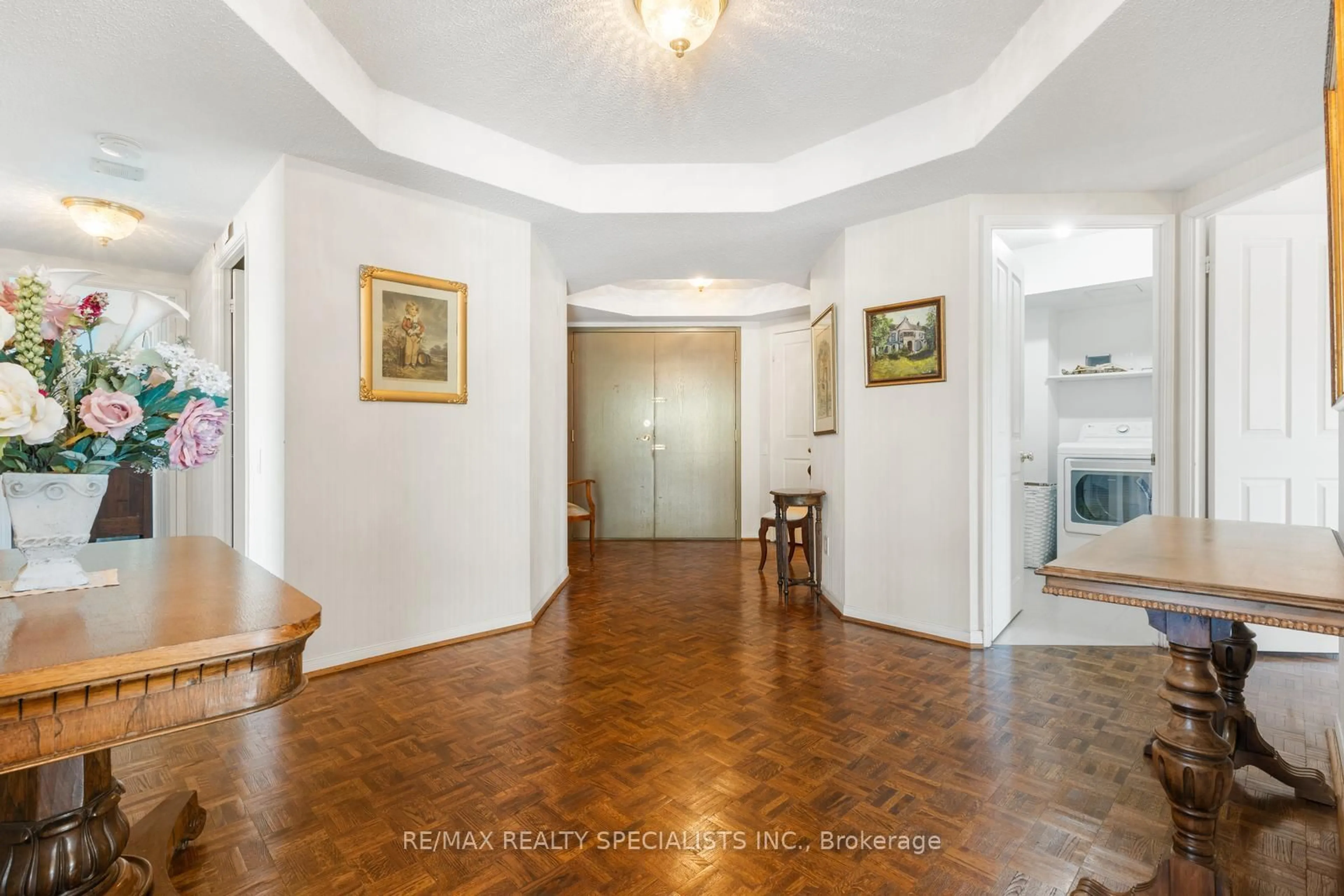 Indoor foyer for 1800 The Collegeway N/A #204, Mississauga Ontario L5L 5S4