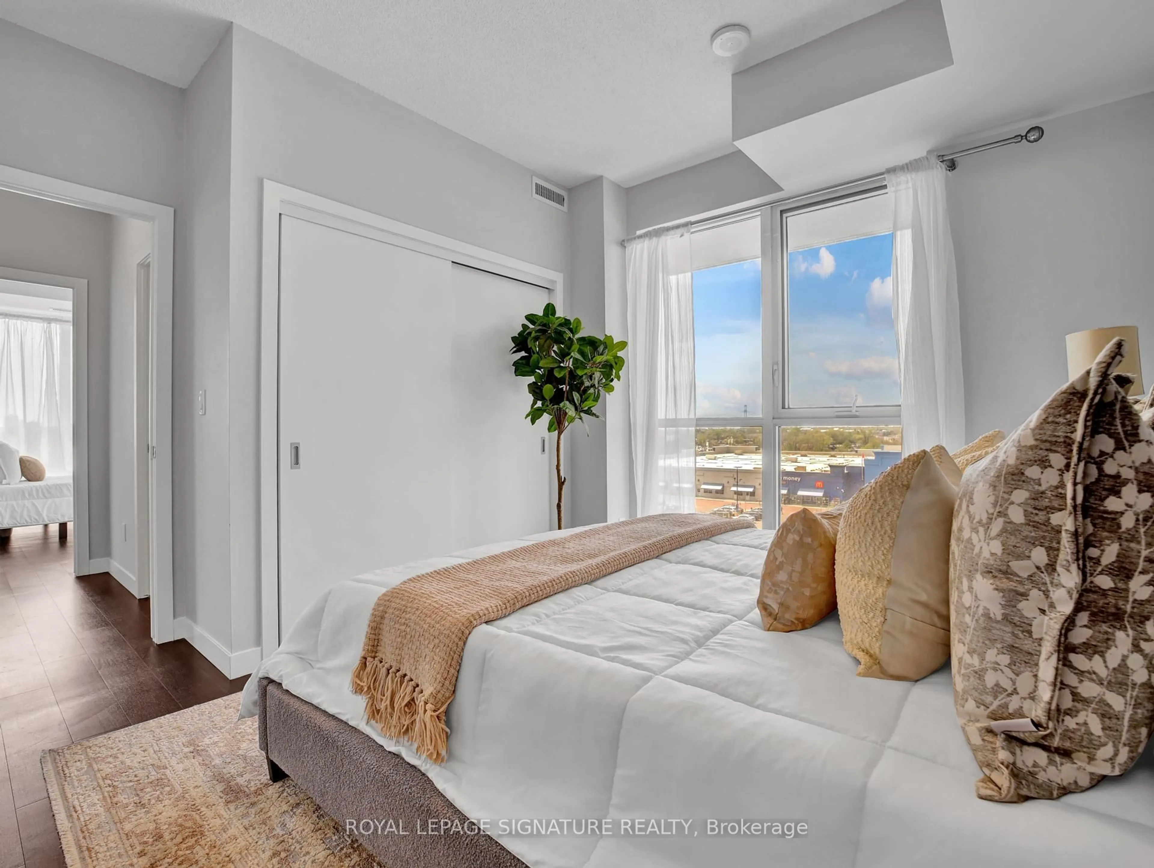 Bedroom with bed, unknown for 2081 Fairview St #610, Burlington Ontario L7R 0E4