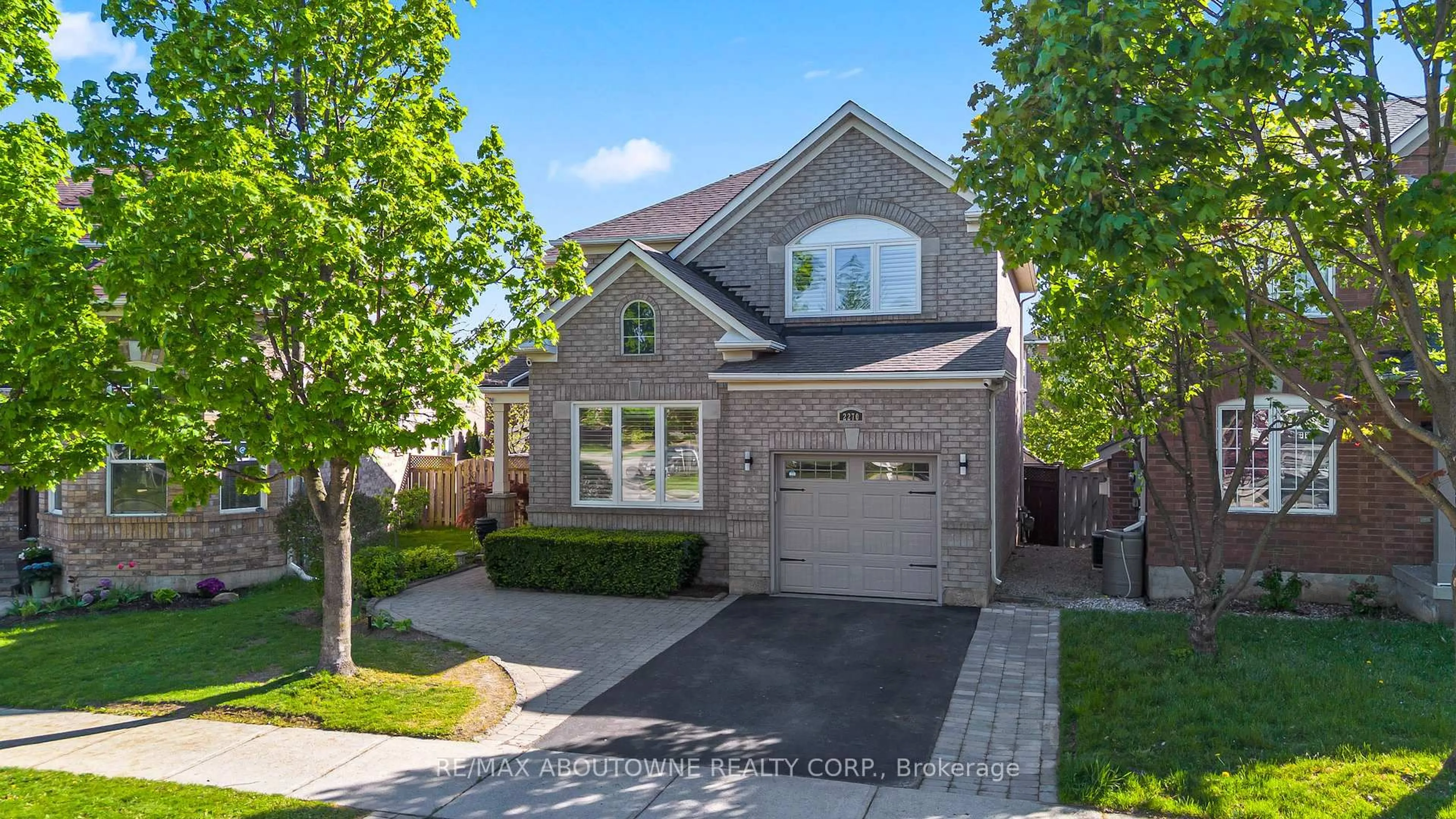 Home with brick exterior material, street for 2270 Dunforest Cres, Oakville Ontario L6M 4X3