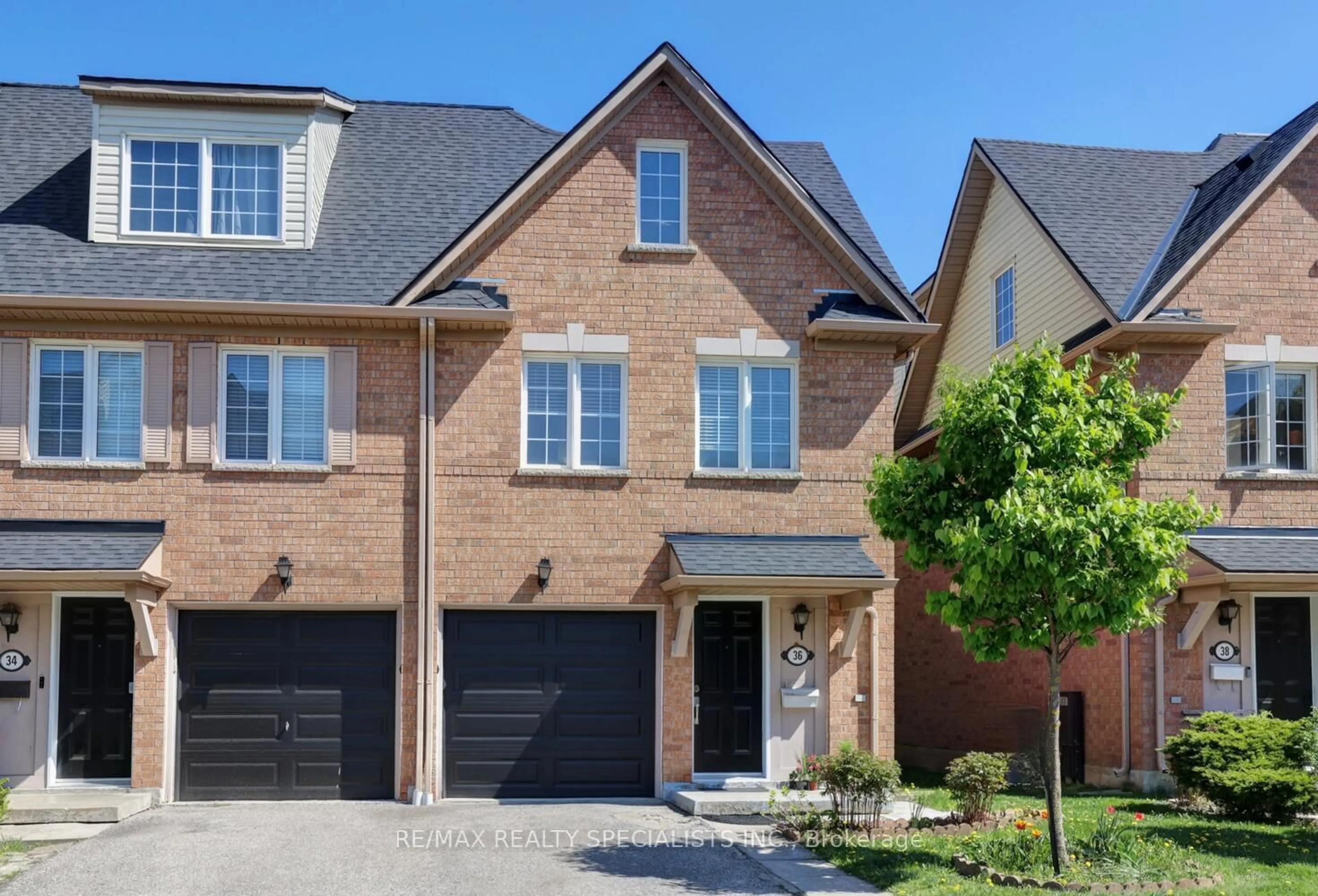 Home with brick exterior material, street for 1128 Dundas St #36, Mississauga Ontario L5C 1E1