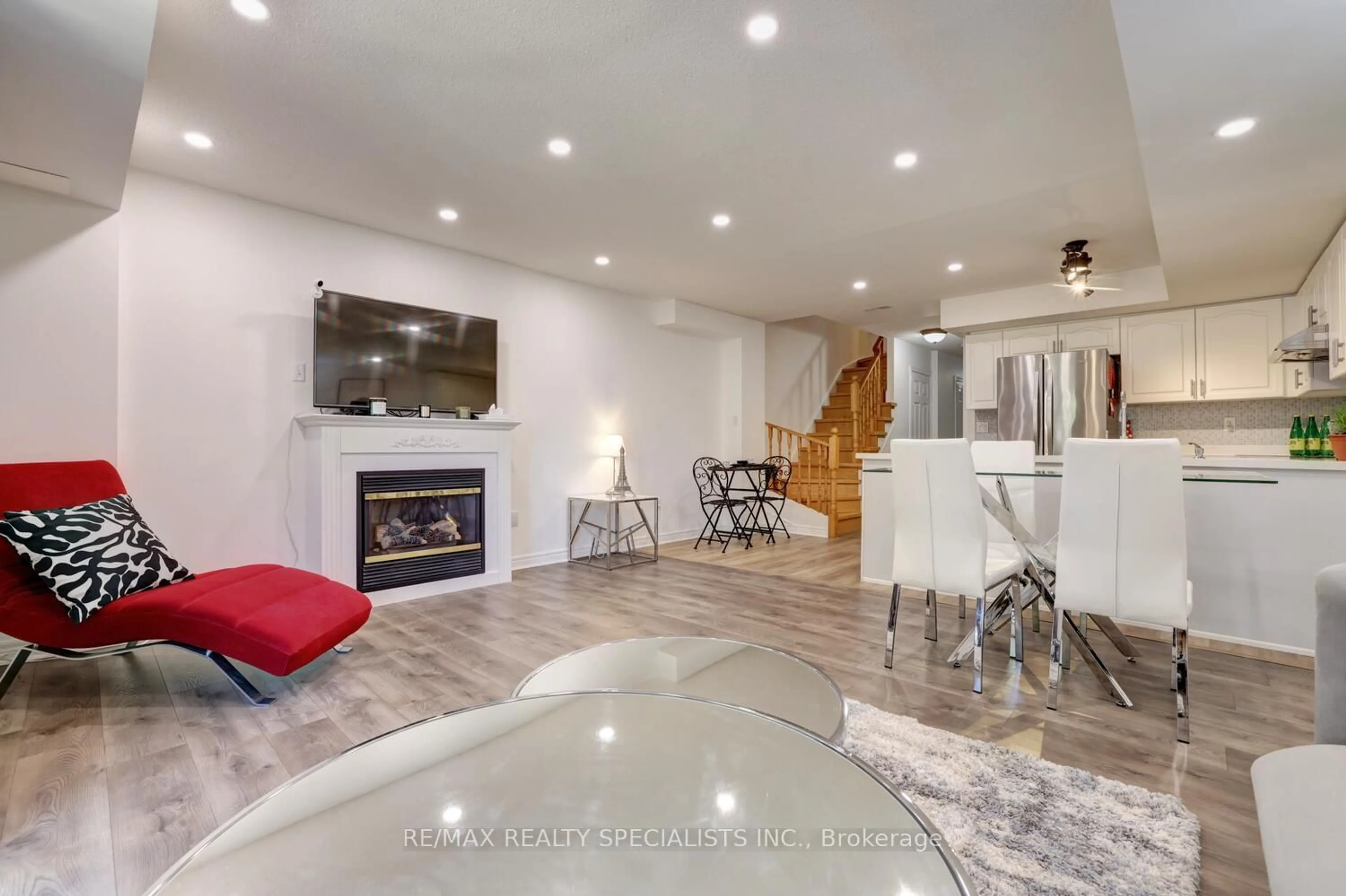 Unknown for 1128 Dundas St #36, Mississauga Ontario L5C 1E1