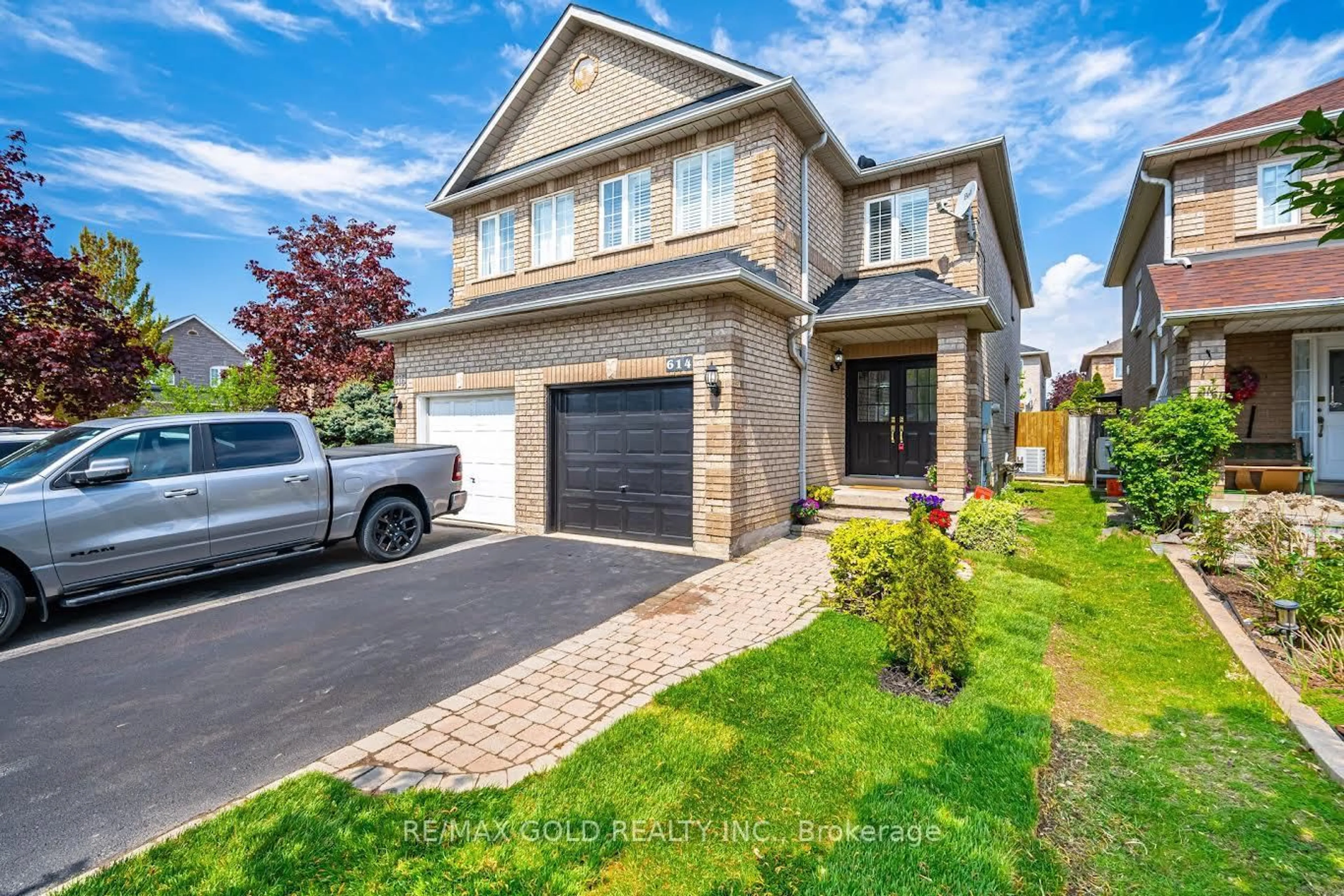 Home with brick exterior material, street for 614 Summer Park Cres, Mississauga Ontario L5B 4E9