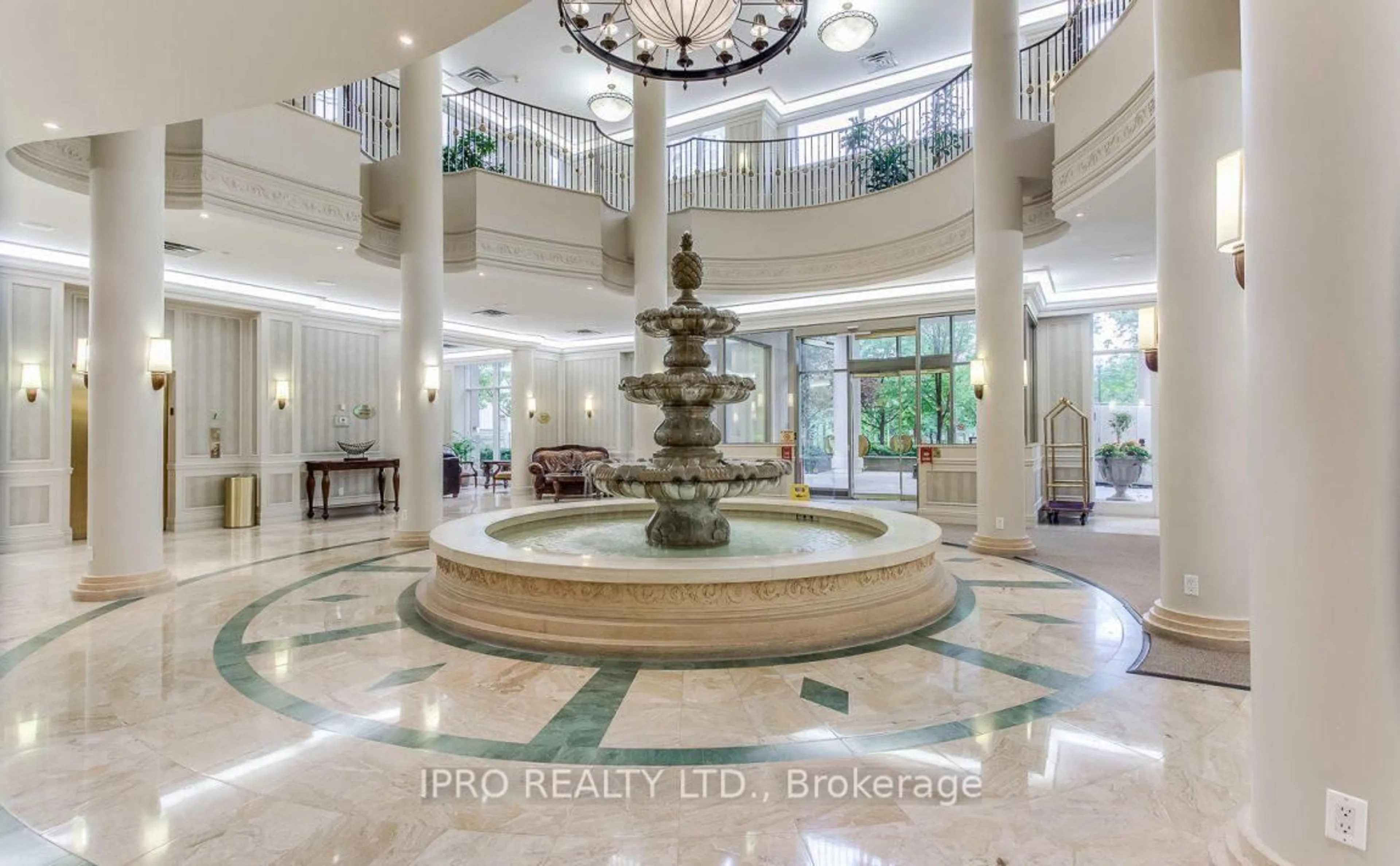Indoor foyer for 25 Kingsbridge Garden #1919, Mississauga Ontario L5R 4B1
