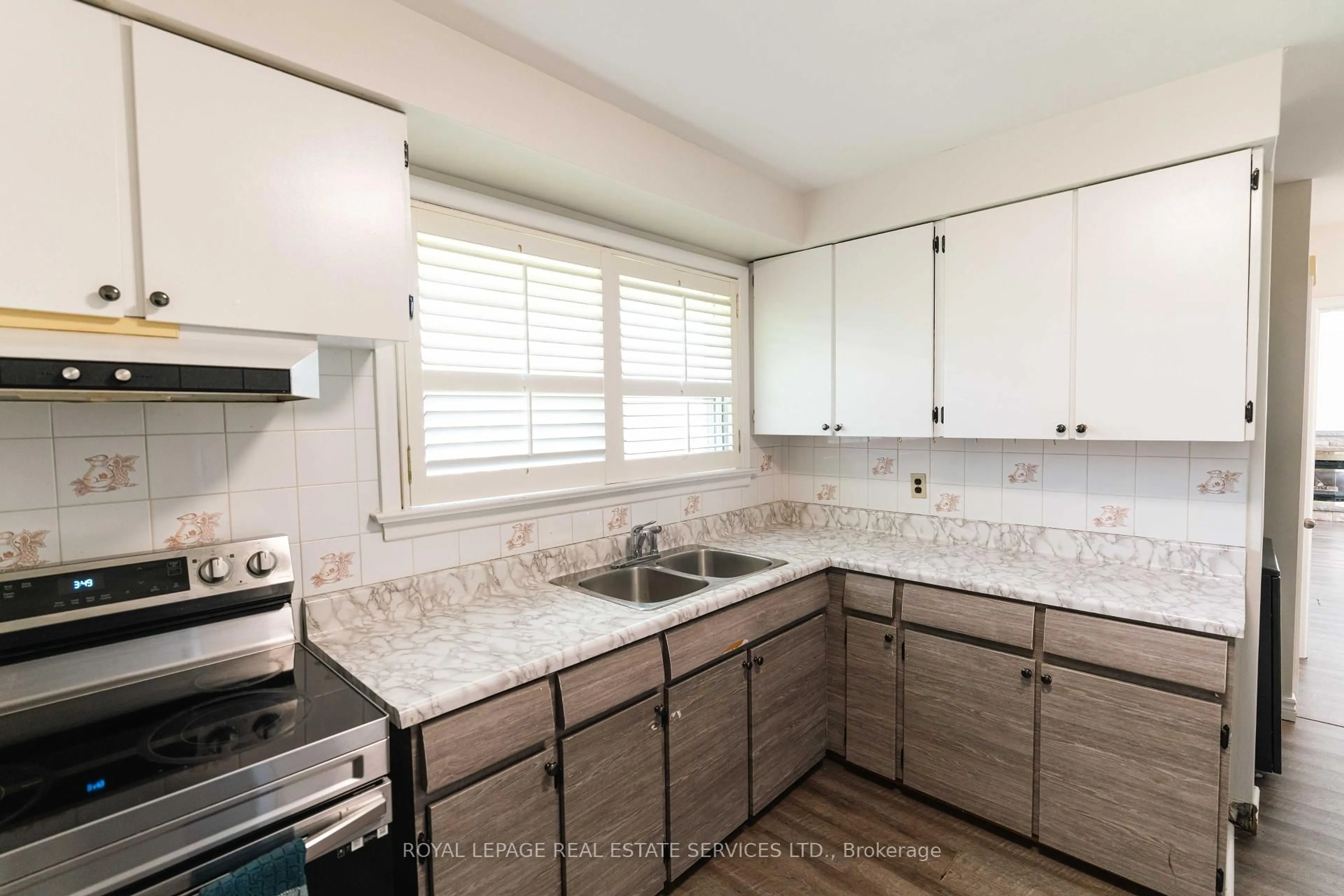 Standard kitchen, unknown for 365 Sandhurst Dr, Oakville Ontario L6L 4L1
