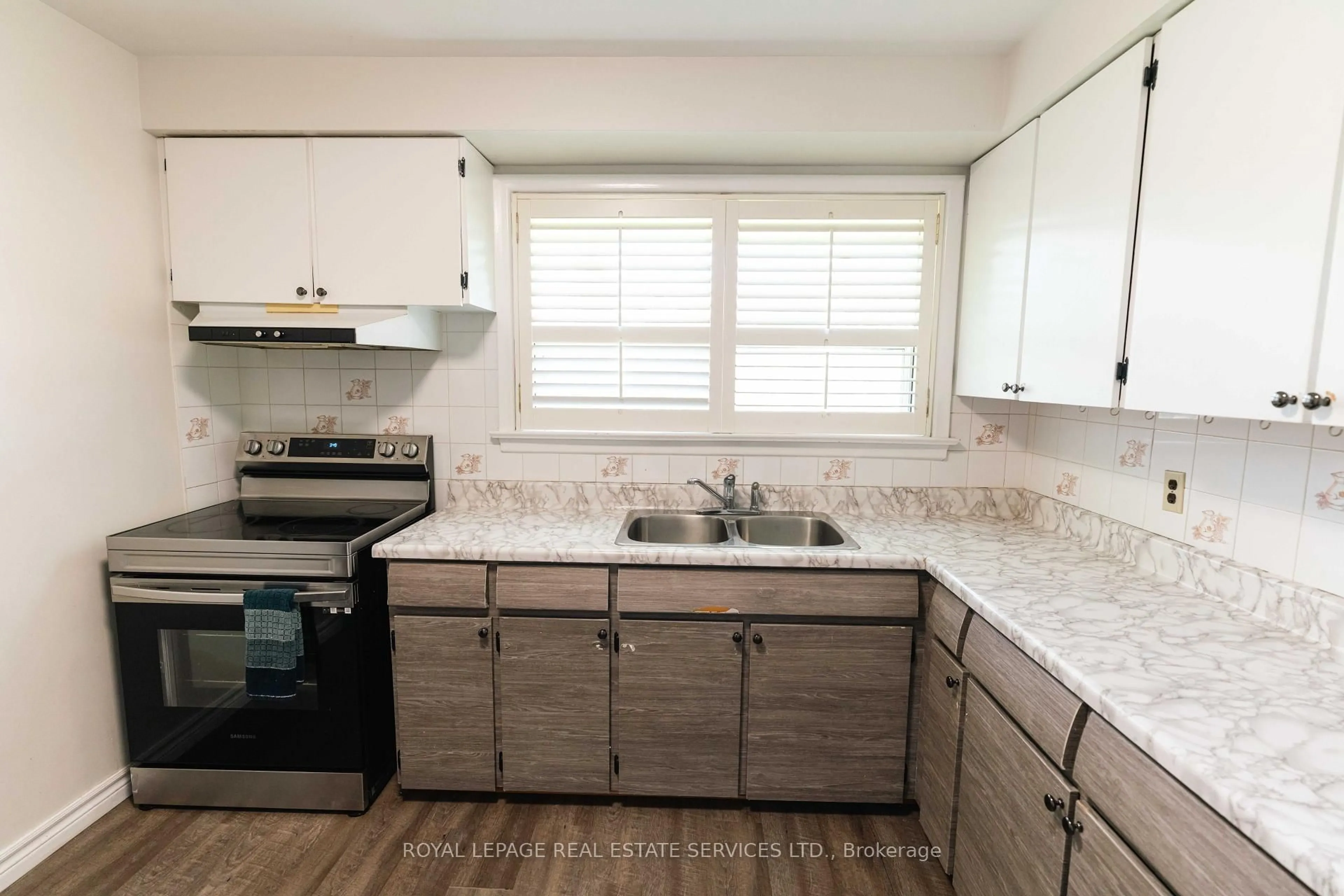Standard kitchen, unknown for 365 Sandhurst Dr, Oakville Ontario L6L 4L1