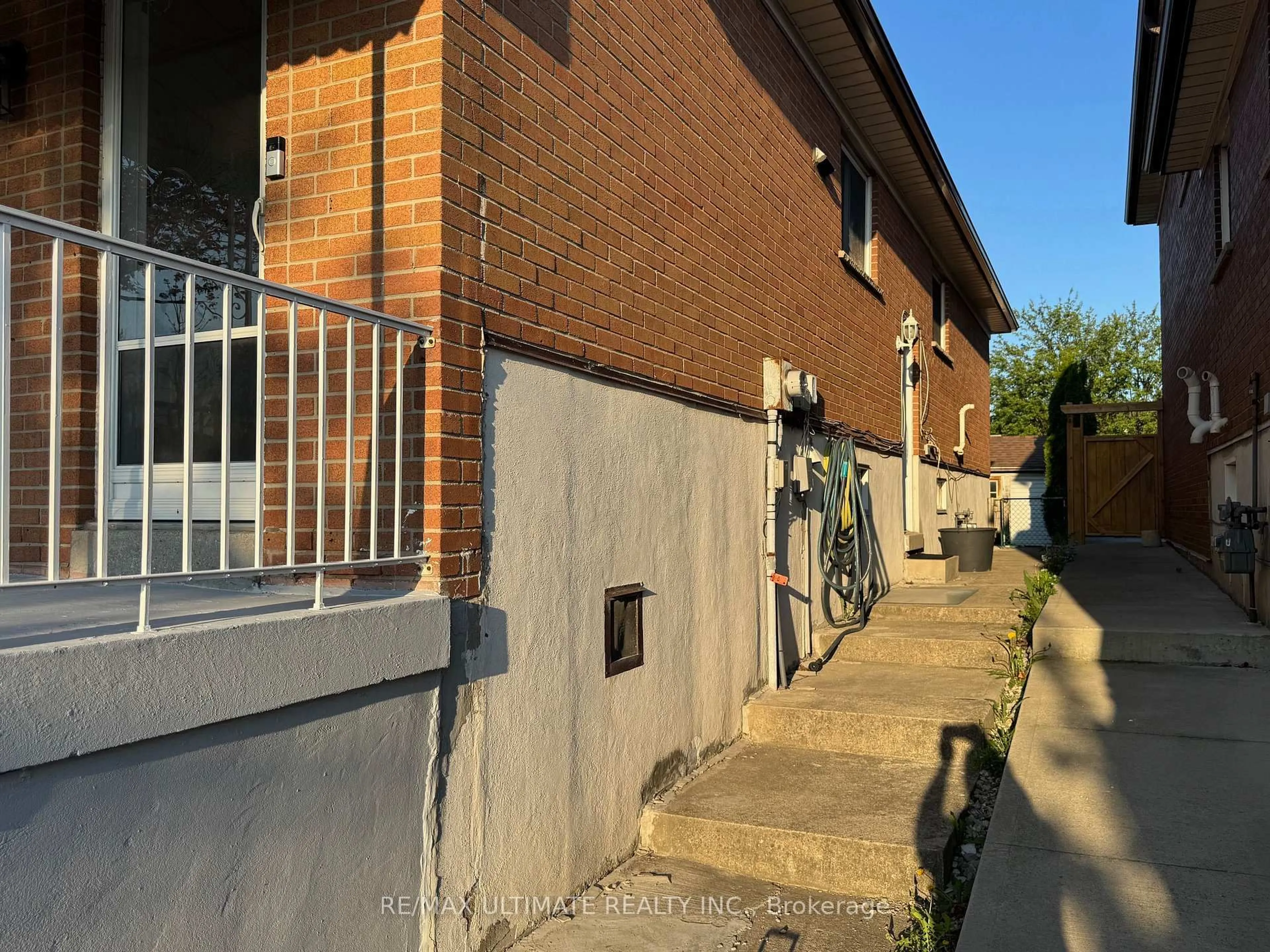 Unknown for 41 Clarion Dr, Toronto Ontario M9R 3Y4