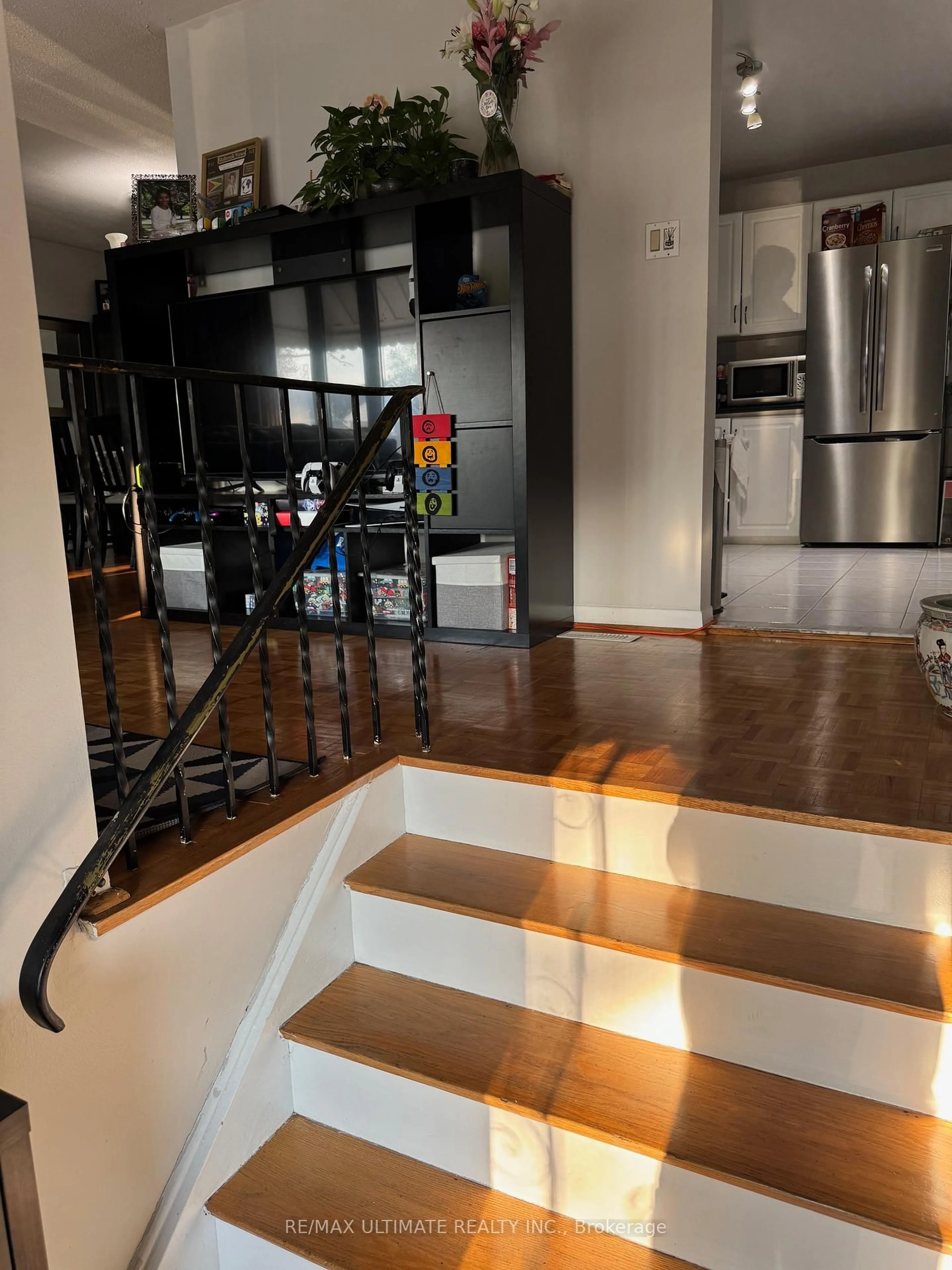 Unknown for 41 Clarion Dr, Toronto Ontario M9R 3Y4