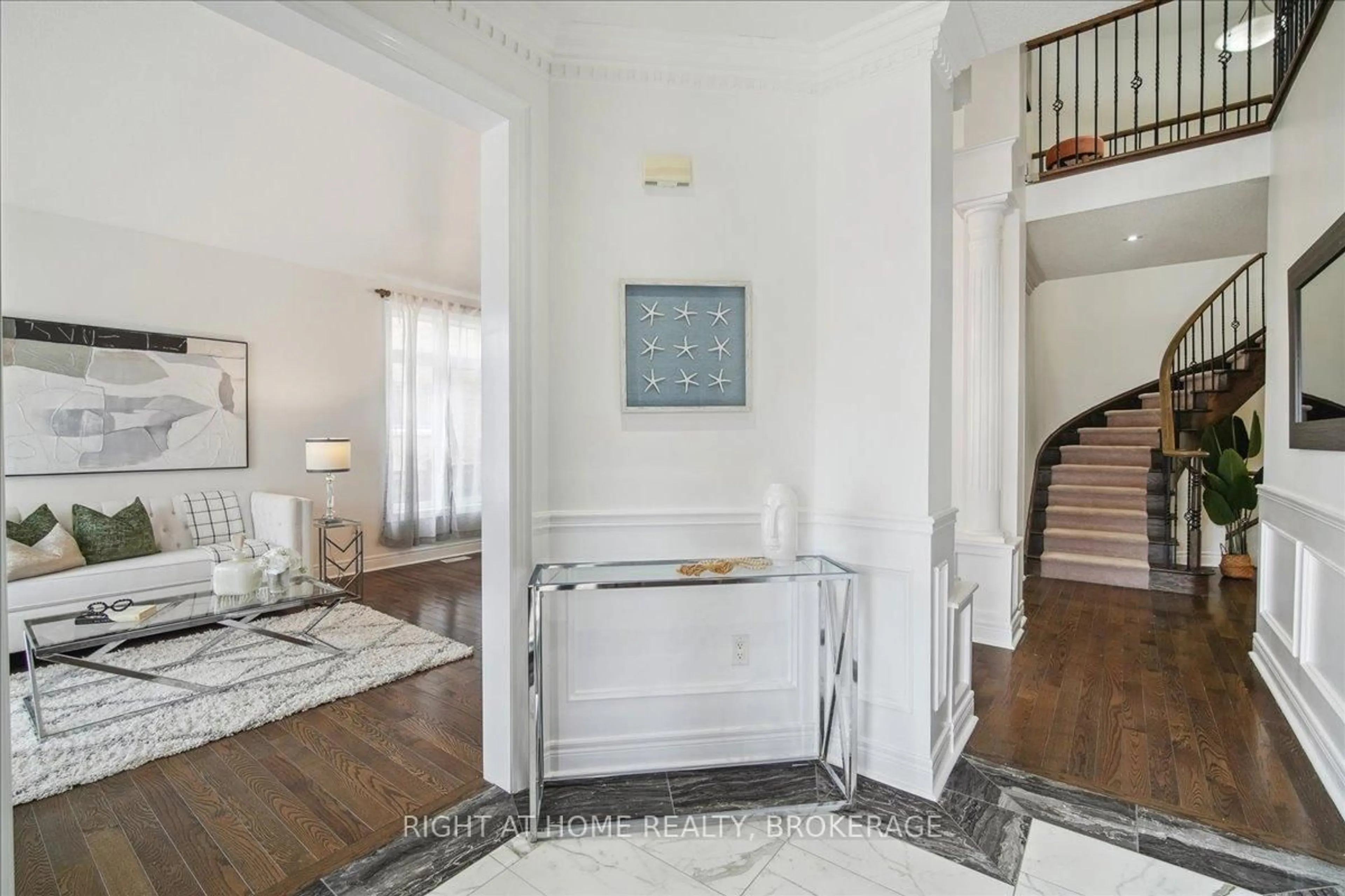 Indoor entryway for 12 Edmonton St, Brampton Ontario L6Y 5L2