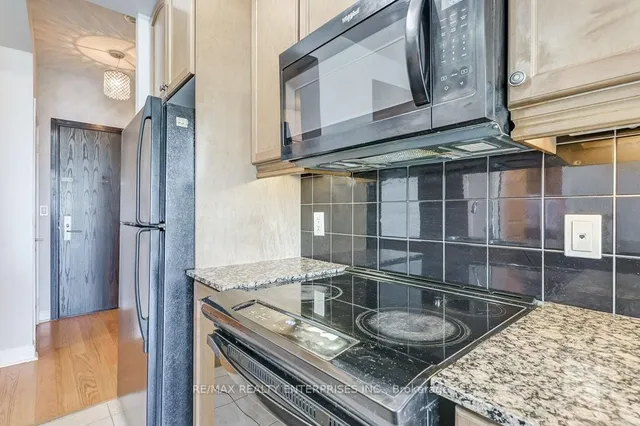 Additional property image - 80 Absolute Ave Unit 911