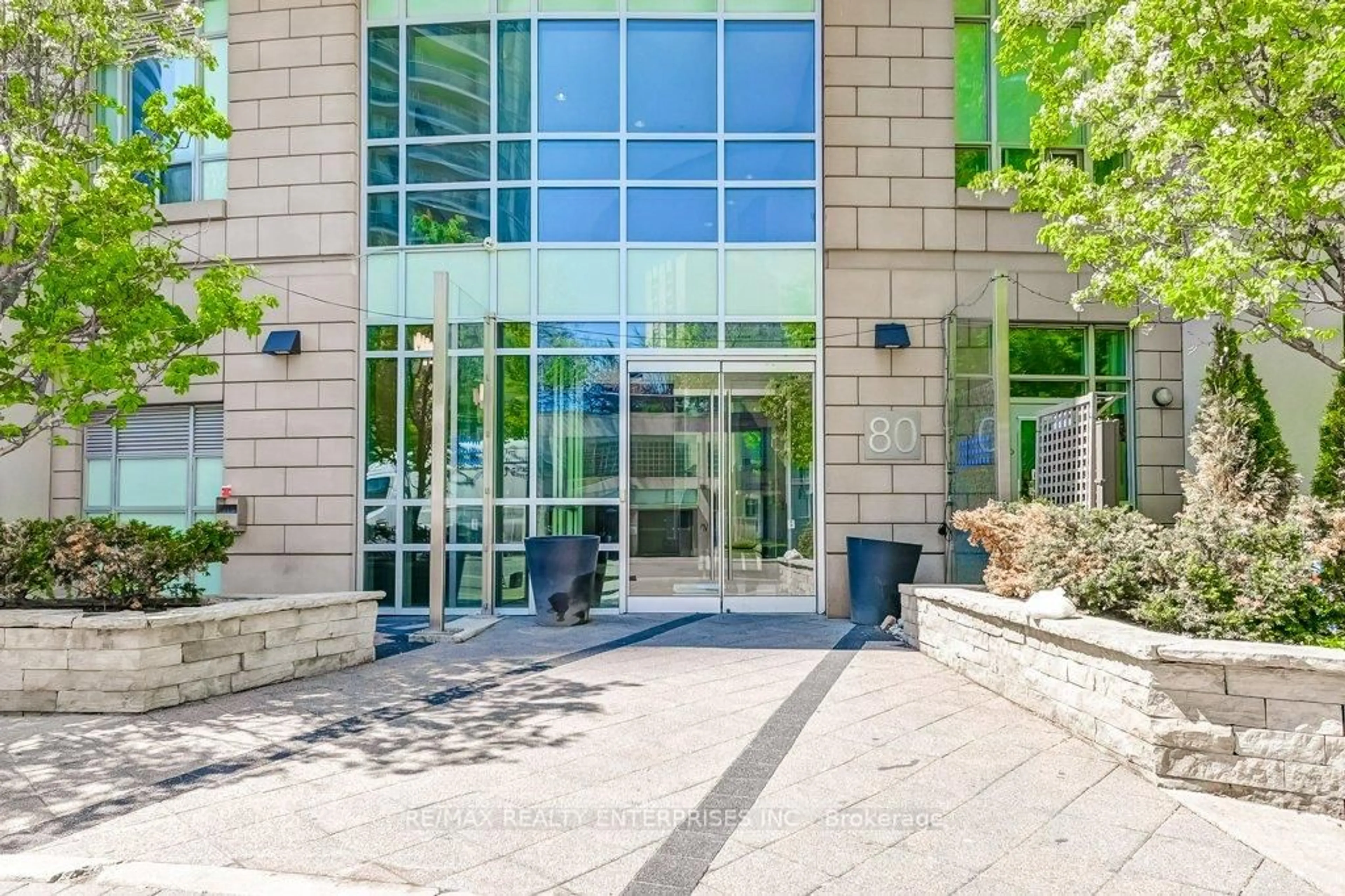 Indoor foyer for 80 Absolute Ave #911, Mississauga Ontario L4Z 0A5