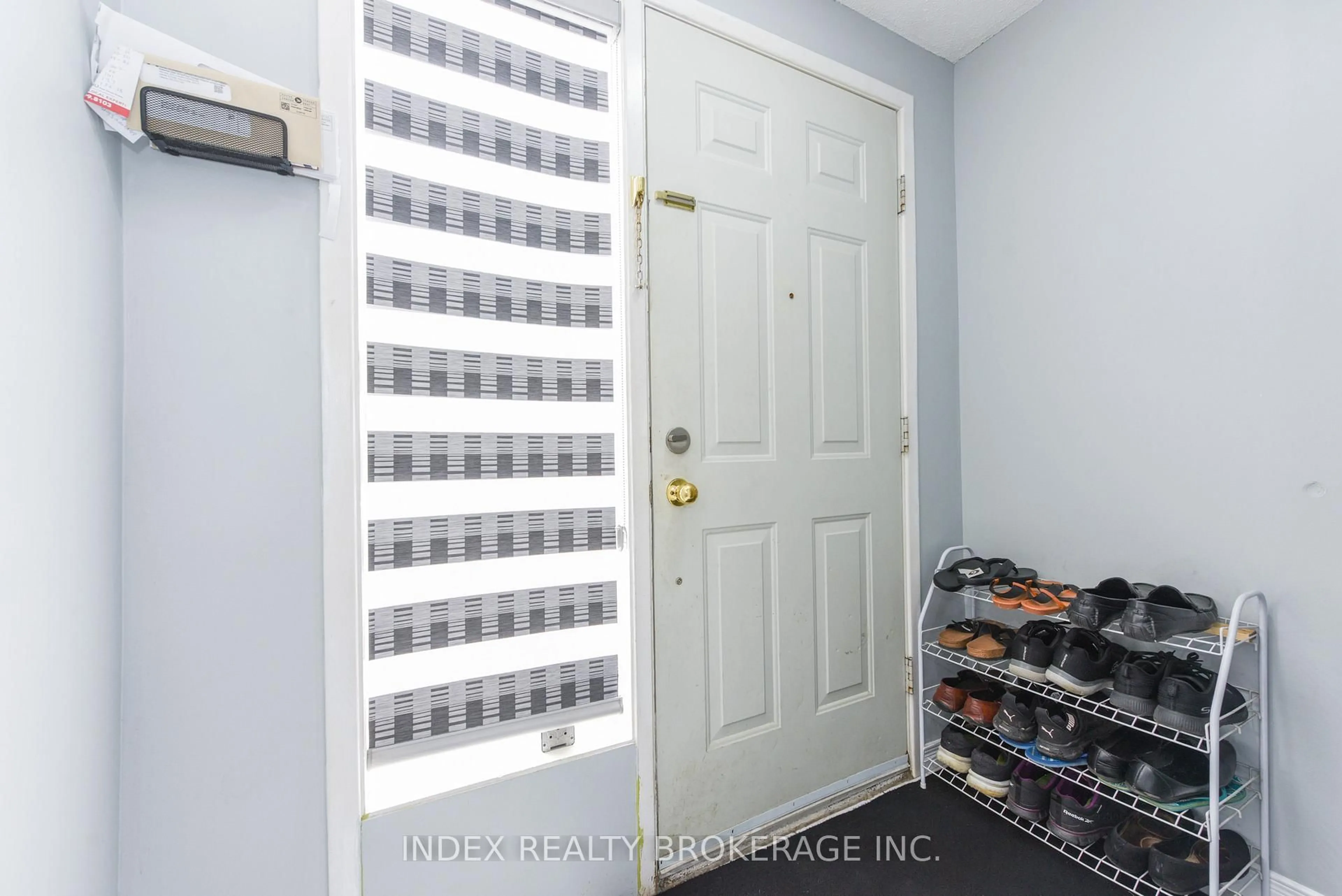 Indoor entryway for 7475 Goreway Dr #50, Mississauga Ontario L4T 3T3