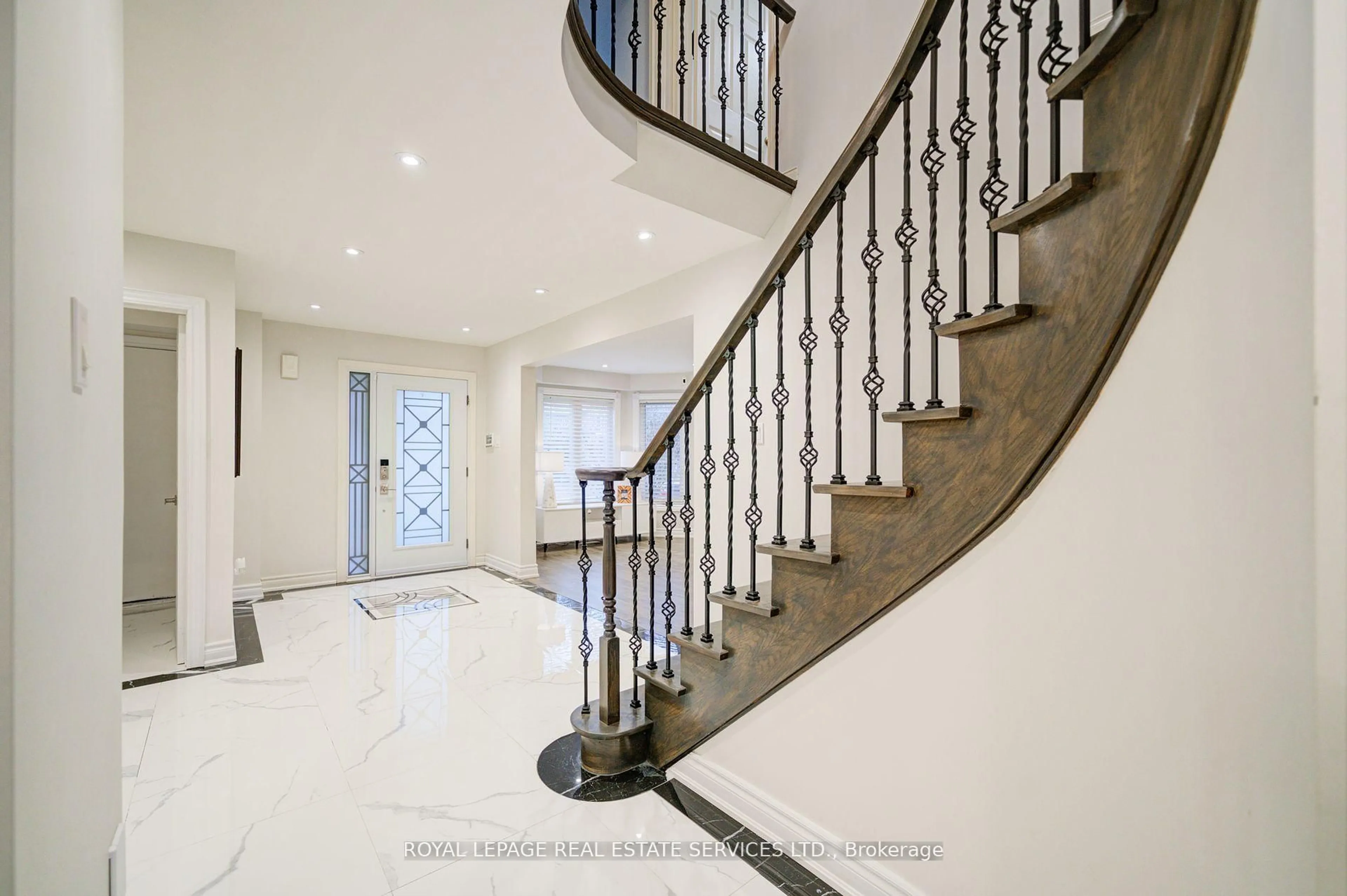 Unknown for 5202 Buttermill Crt, Mississauga Ontario L5V 1S4