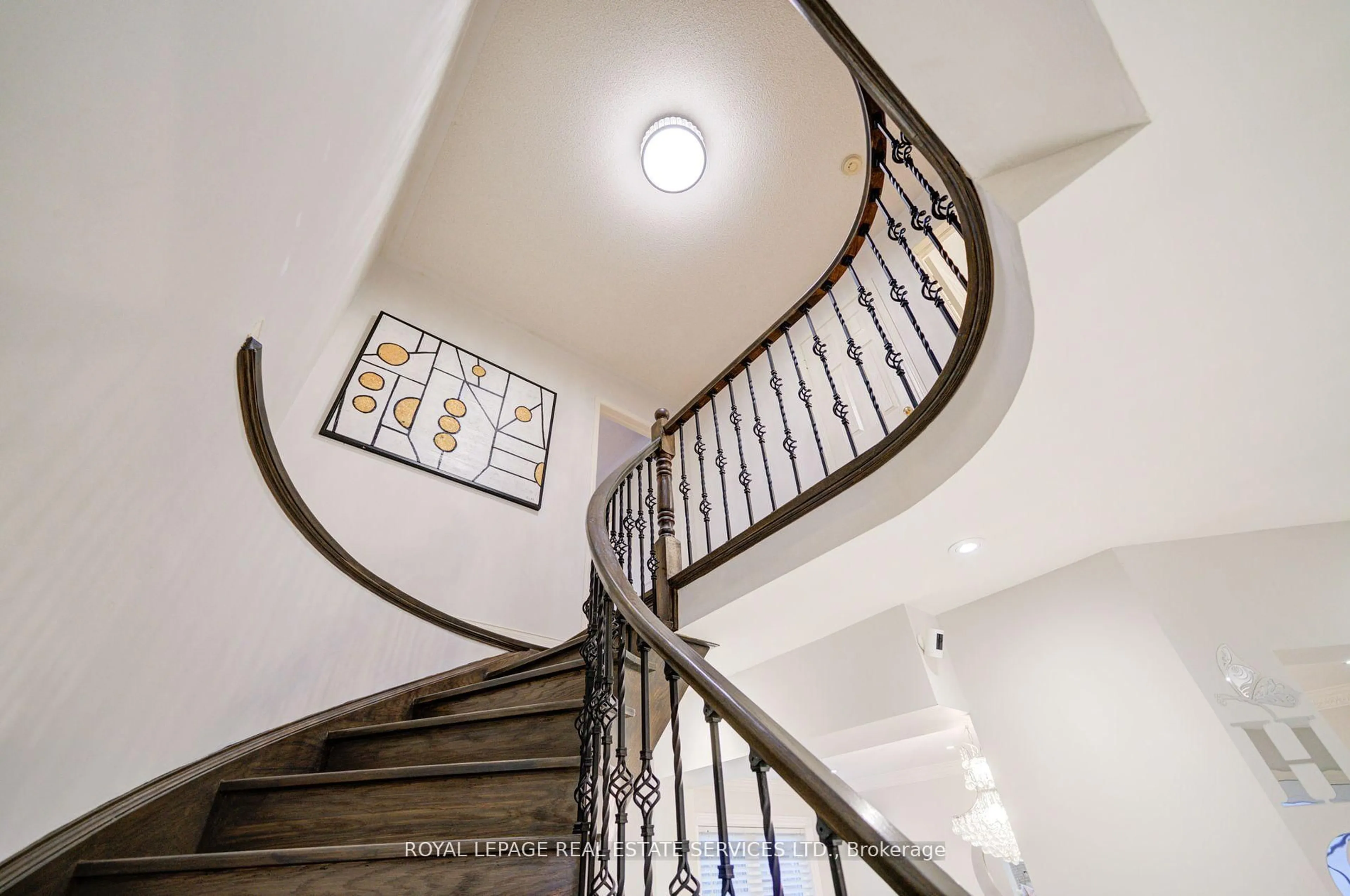Stairs for 5202 Buttermill Crt, Mississauga Ontario L5V 1S4