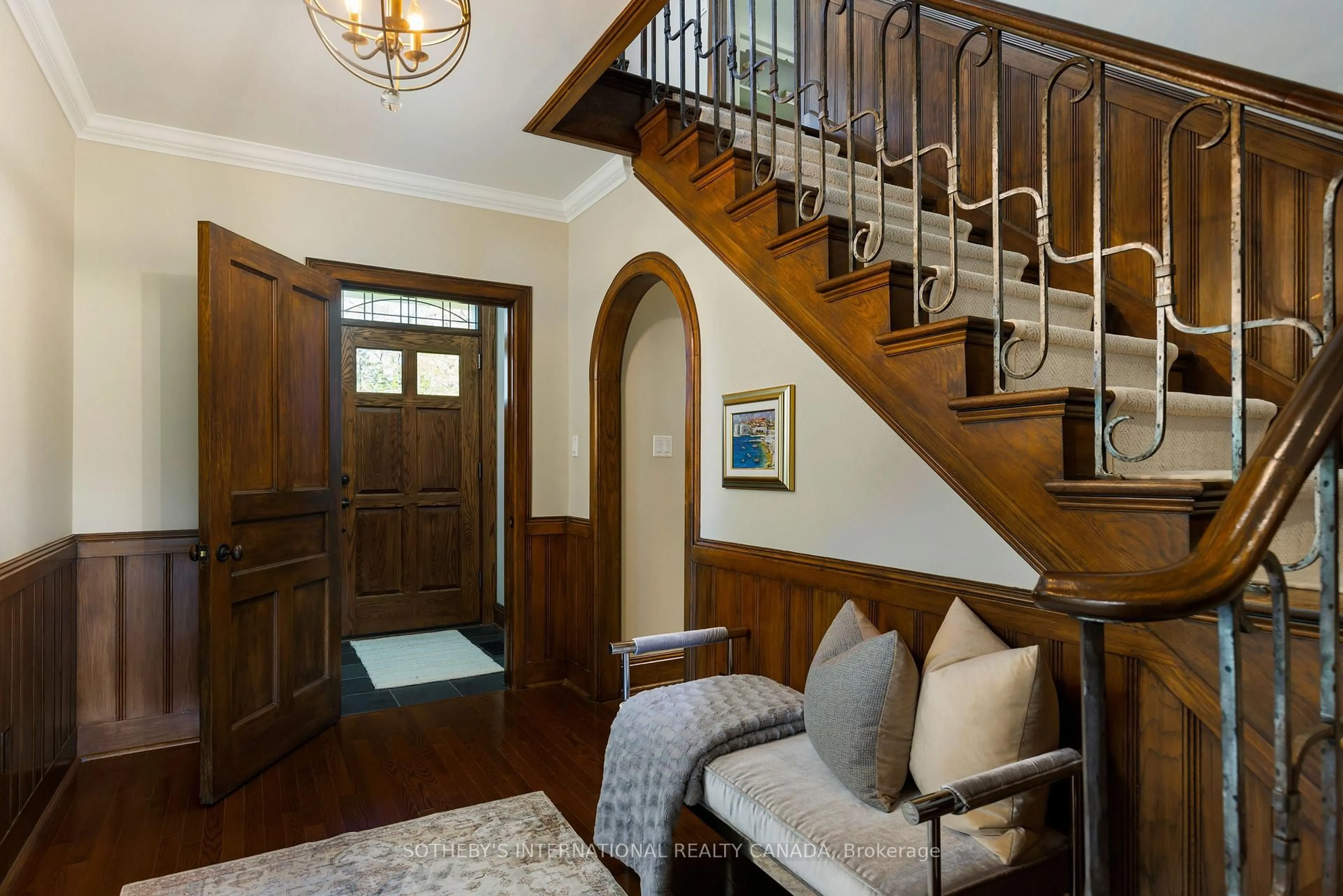 Indoor entryway for 79 Baby Point Cres, Toronto Ontario M6S 2B7