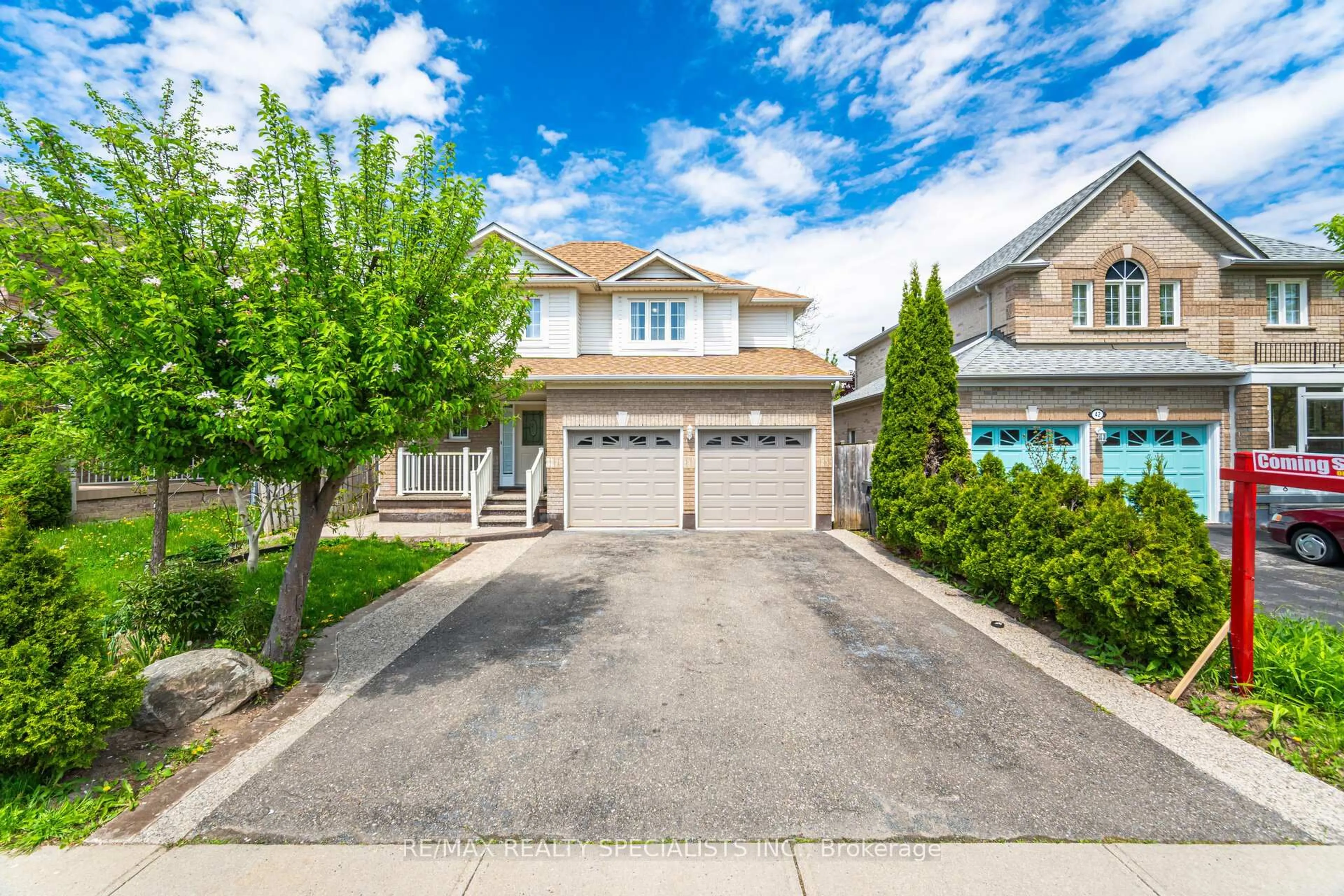 A pic from outside/outdoor area/front of a property/back of a property/a pic from drone, street for 44 Deforest Dr, Brampton Ontario L7A 2Y1