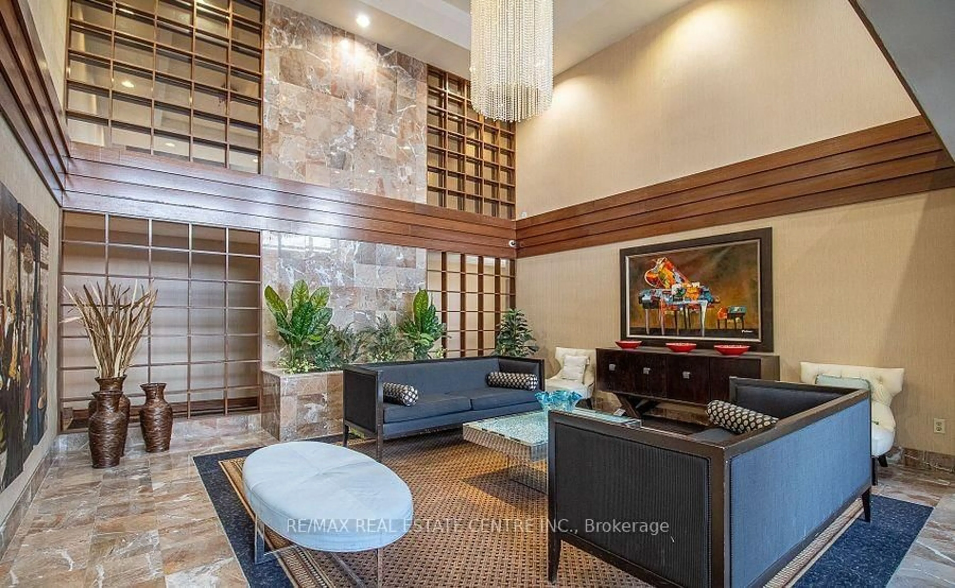 Lobby for 100 County Court Blvd #705, Brampton Ontario L6W 3X1