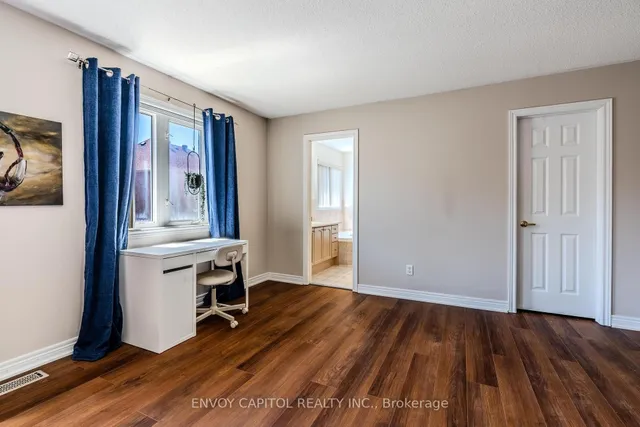 Additional property image - 6 Sparkling Pl