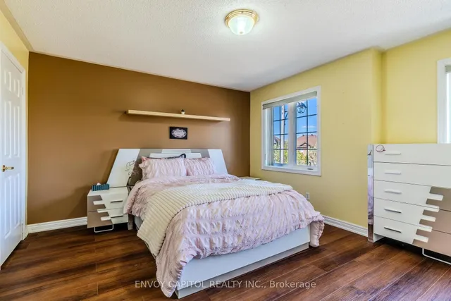 Additional property image - 6 Sparkling Pl