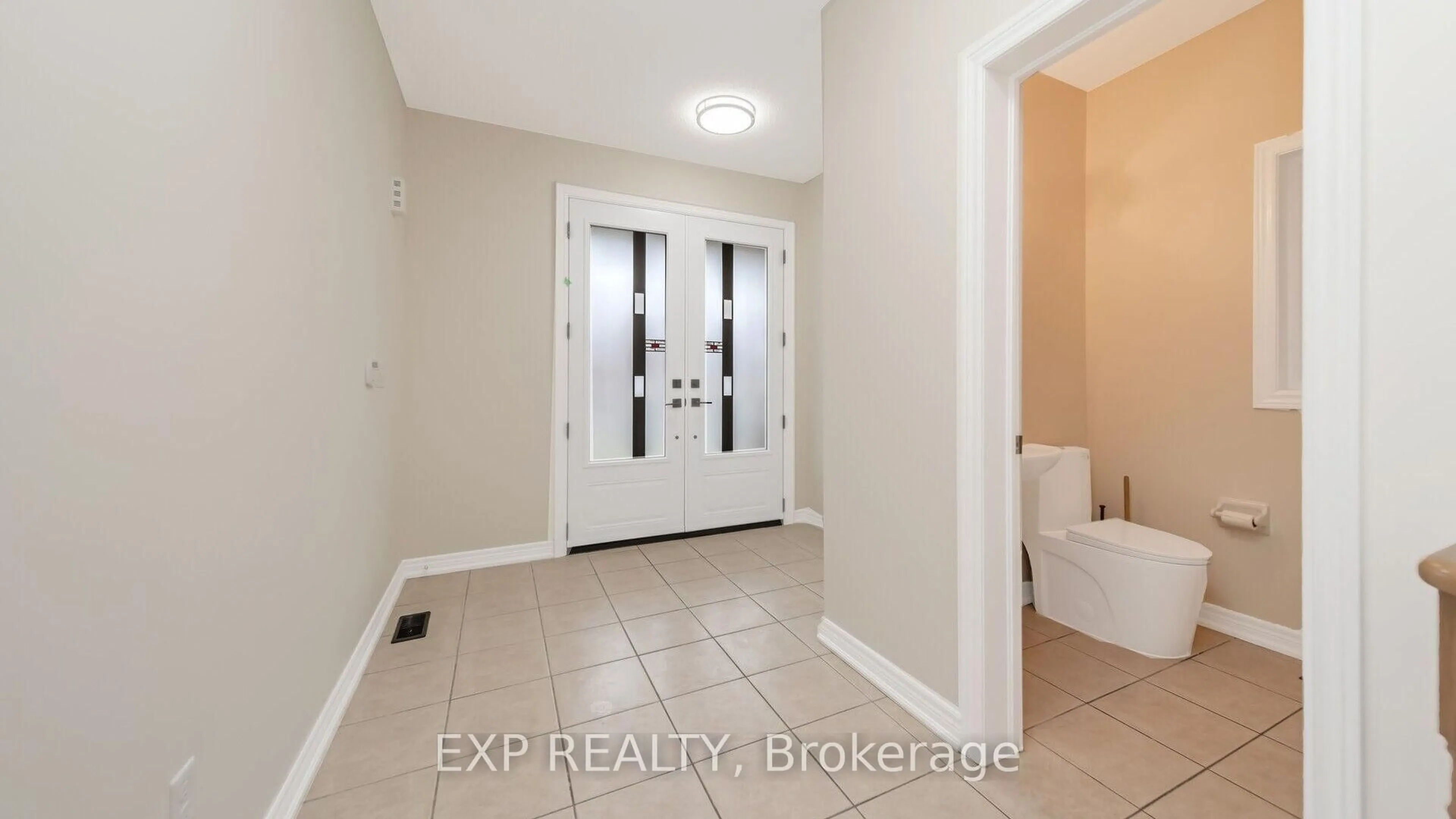 Indoor entryway for 7 Wynview St, Brampton Ontario L6P 3N6