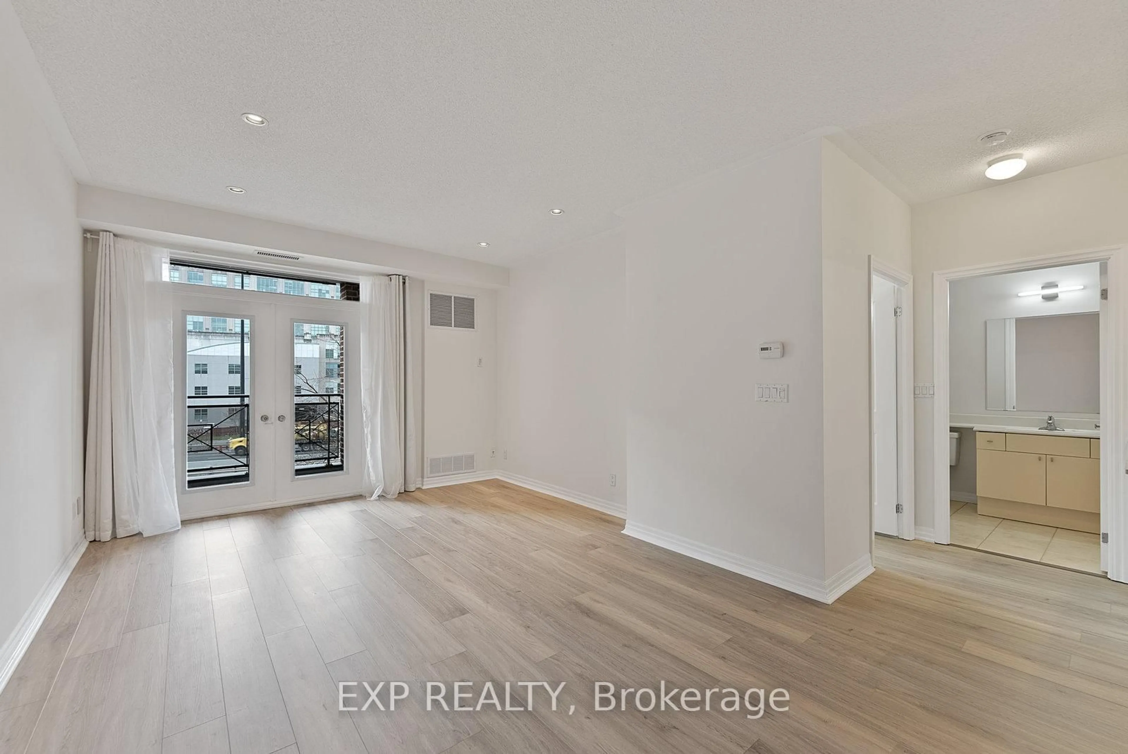 Unknown for 245 Dalesford Rd #217, Toronto Ontario M8Y 4H7