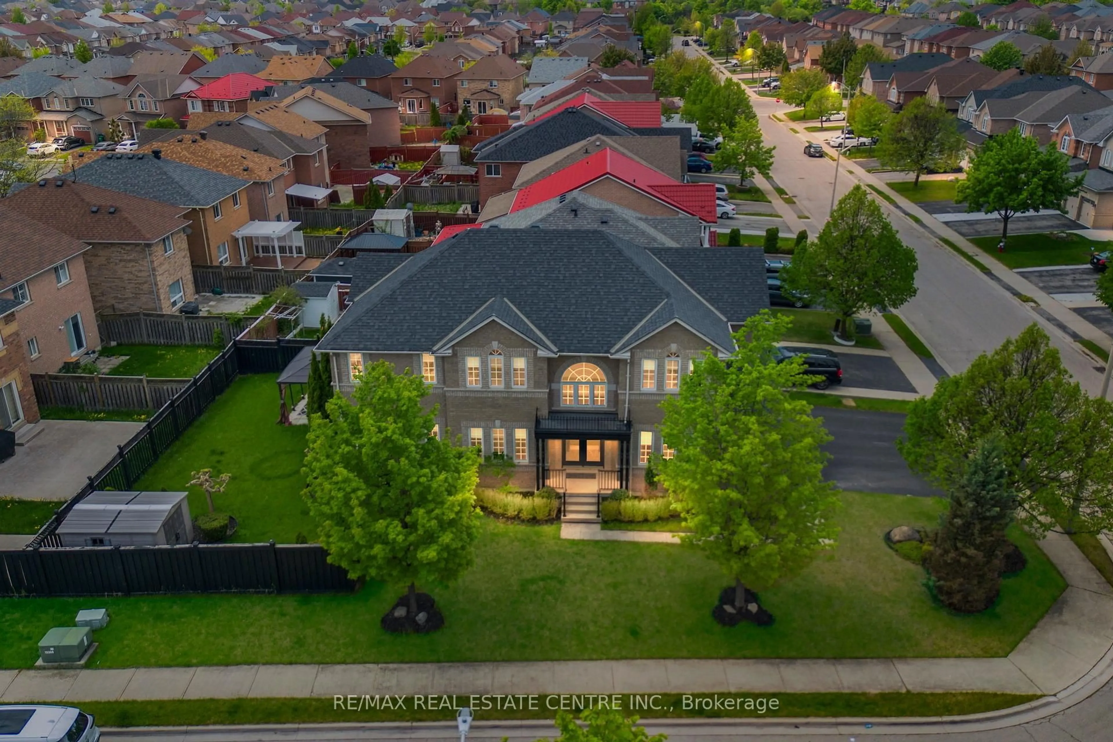 A pic from outside/outdoor area/front of a property/back of a property/a pic from drone, street for 41 Avalanche Cres, Brampton Ontario L6P 1L8