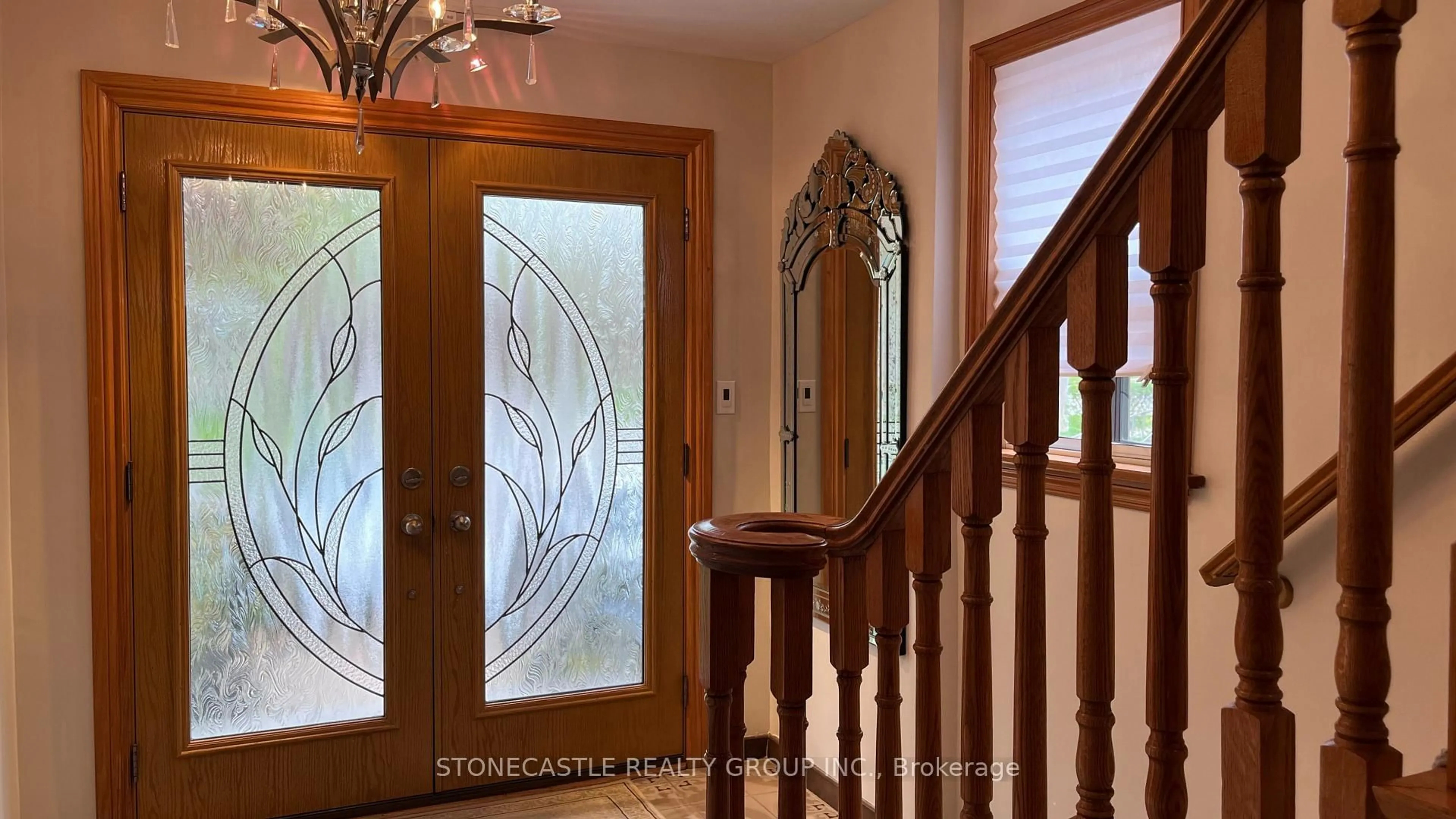 Indoor foyer for 23 Quinan Dr, Toronto Ontario M6L 1E8