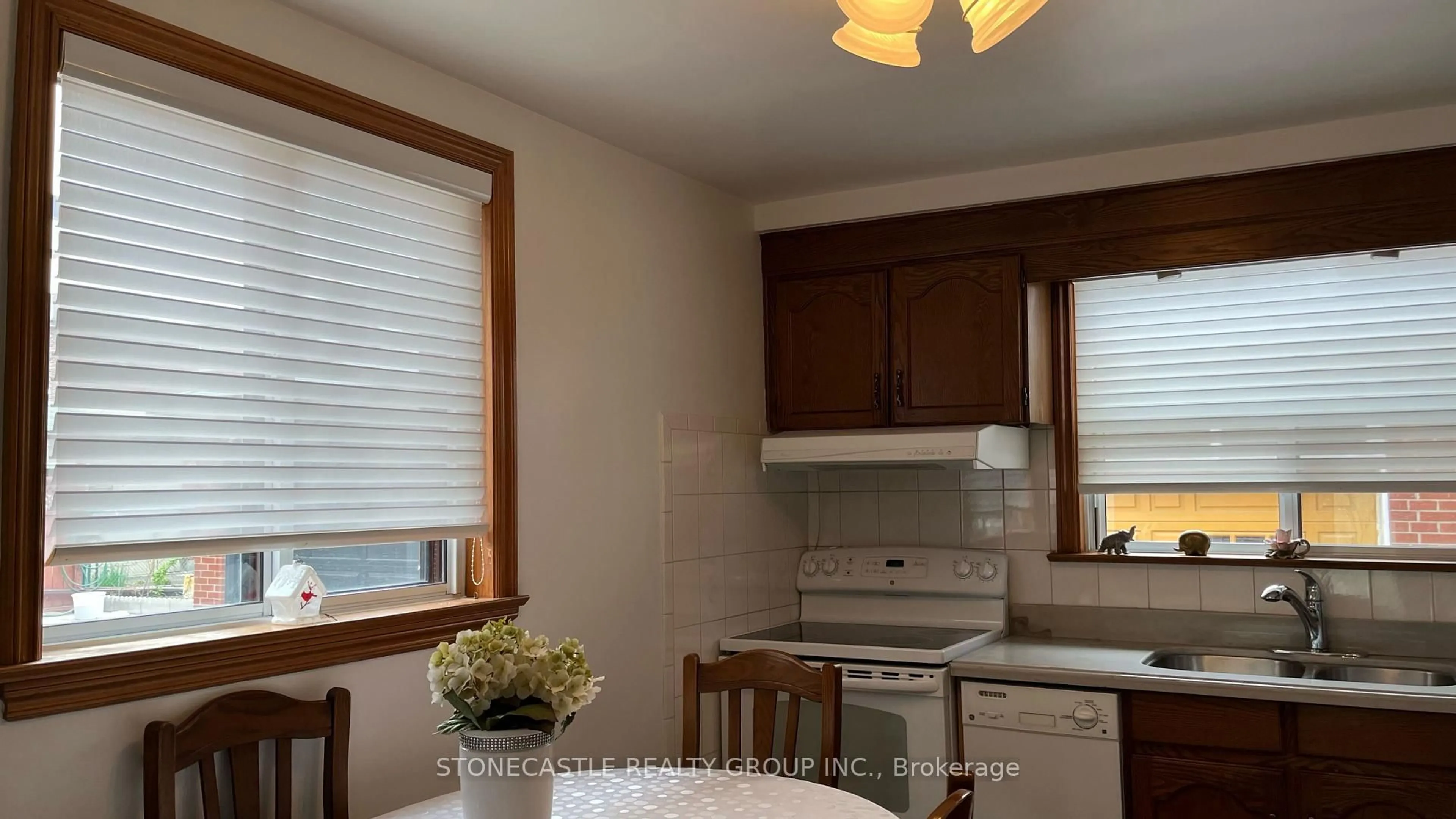 Standard kitchen, unknown for 23 Quinan Dr, Toronto Ontario M6L 1E8