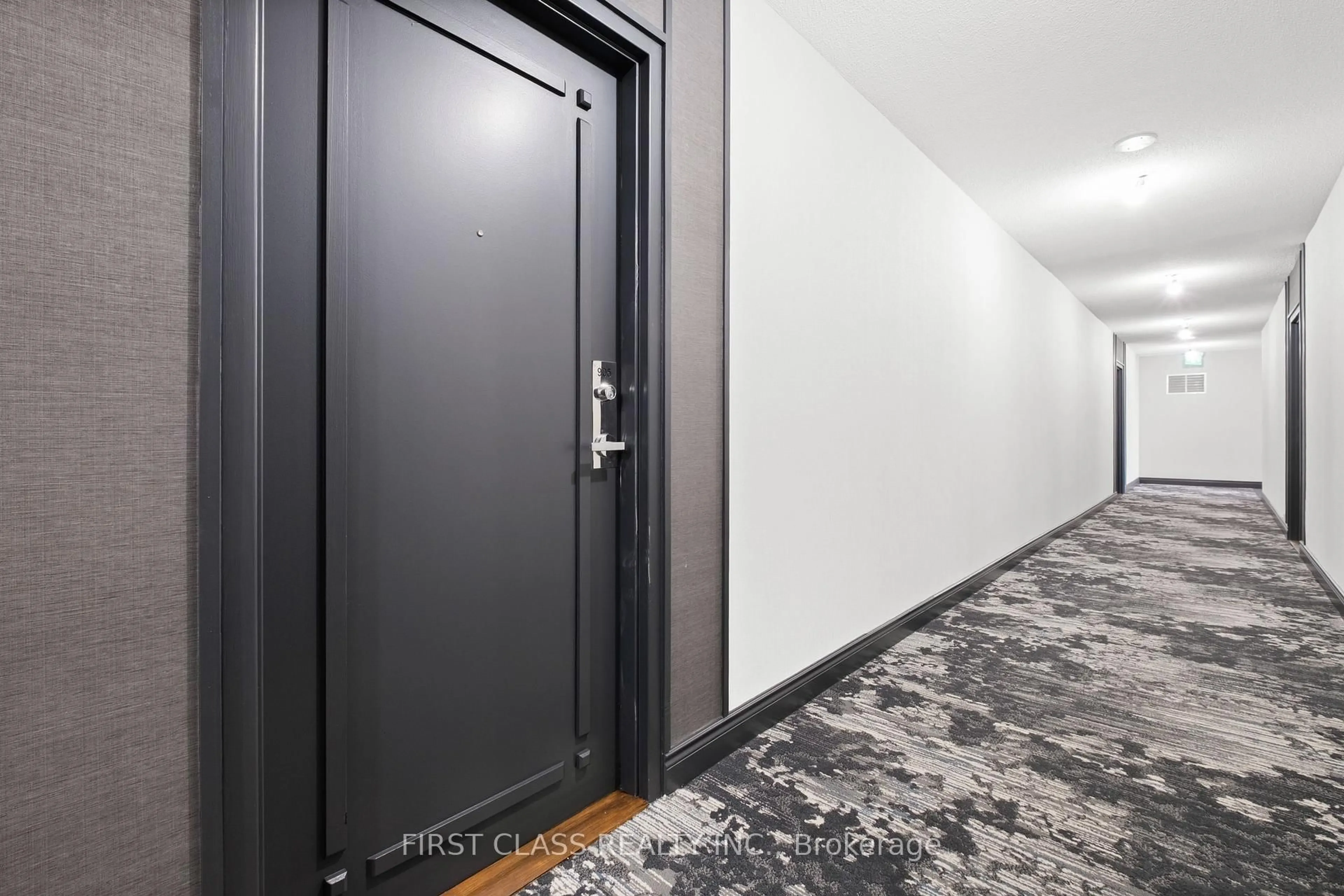 Indoor foyer for 200 Burnhamthorpe Rd #905, Mississauga Ontario L5A 4E8