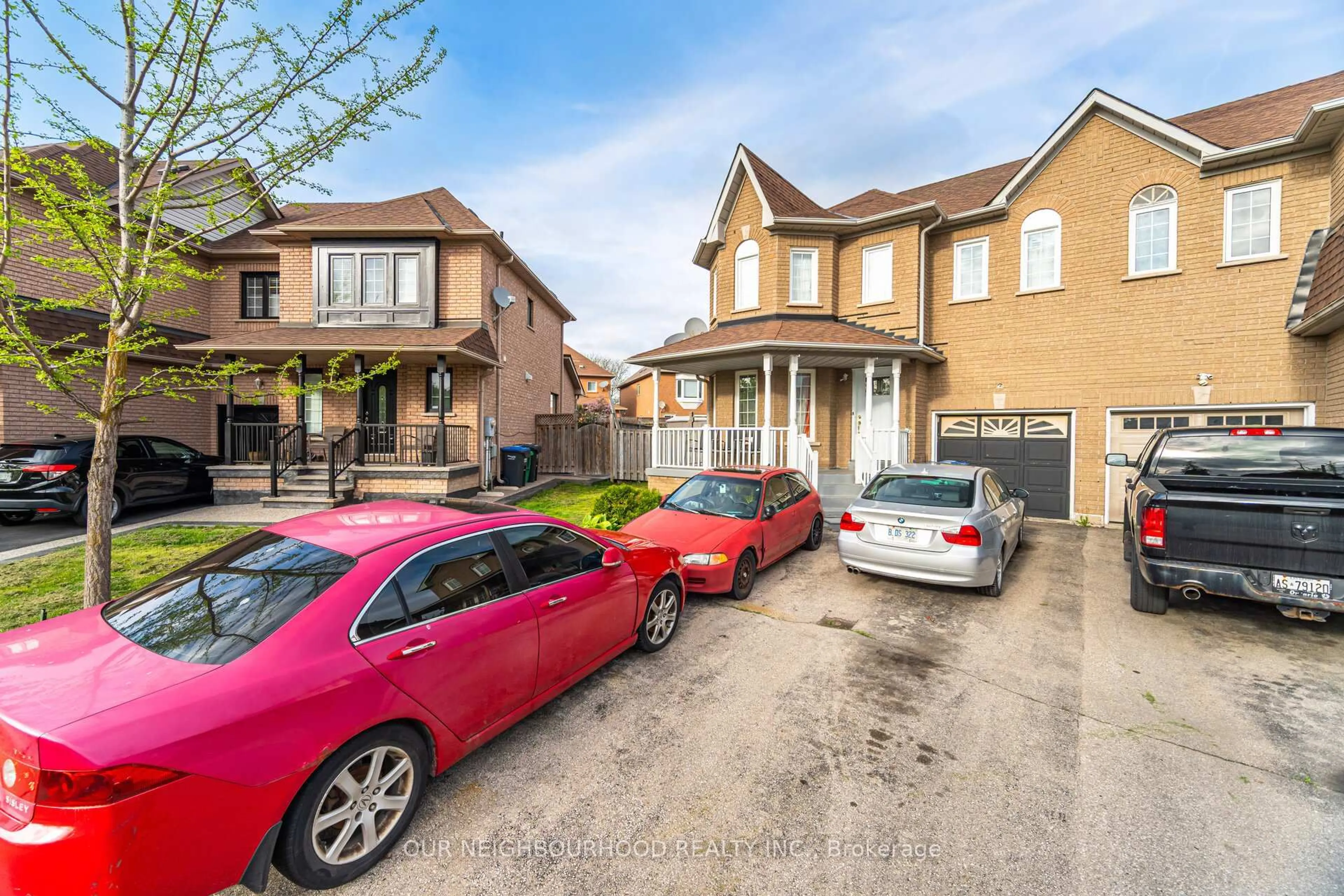 A pic from outside/outdoor area/front of a property/back of a property/a pic from drone, street for 71 Giraffe Ave, Brampton Ontario L6R 1Z1