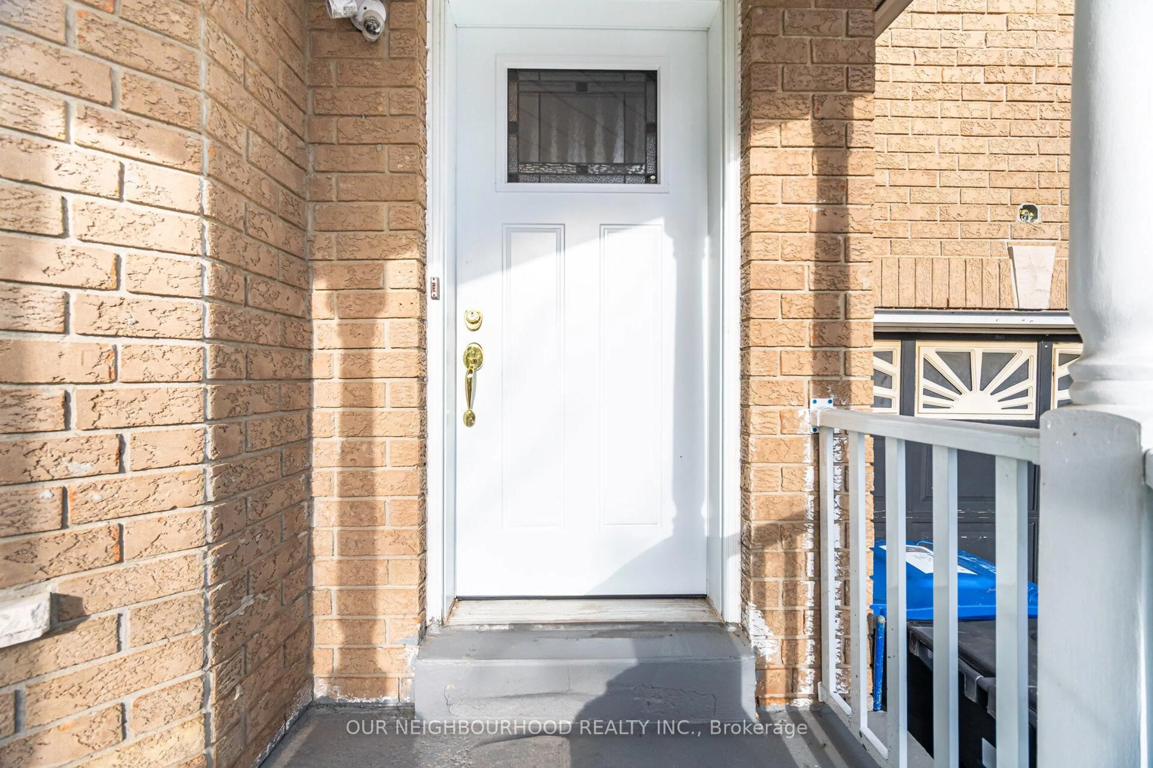 Indoor entryway for 71 Giraffe Ave, Brampton Ontario L6R 1Z1