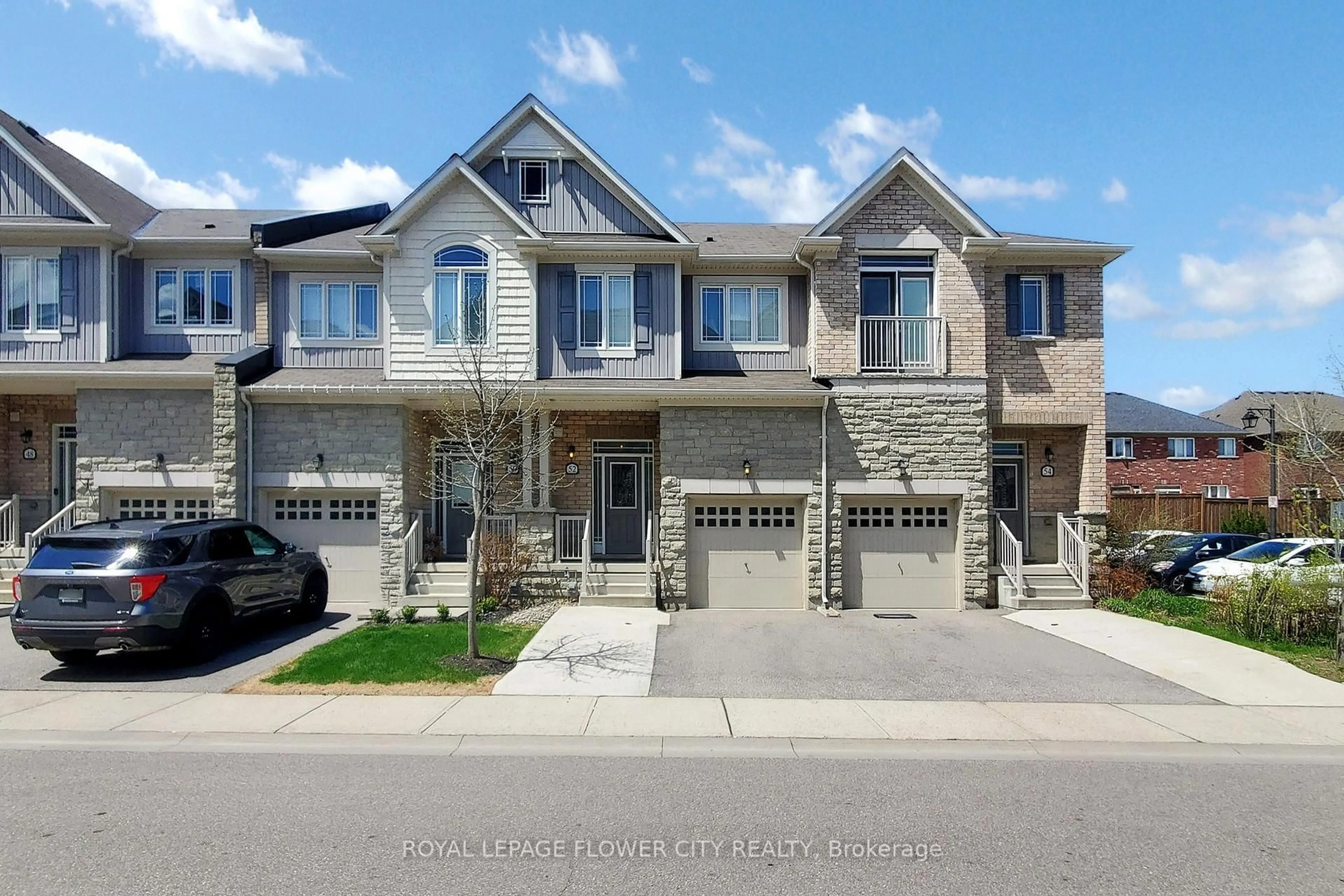 Home with brick exterior material, street for 52 Valley Lane, Caledon Ontario L7C 4C9