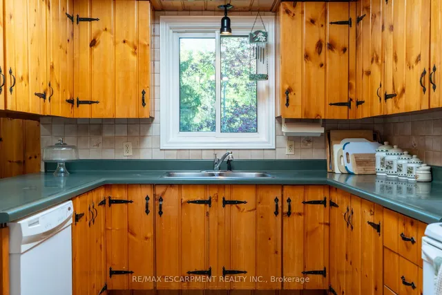 Additional property image - 1215 Derry Rd