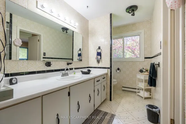 Additional property image - 1215 Derry Rd